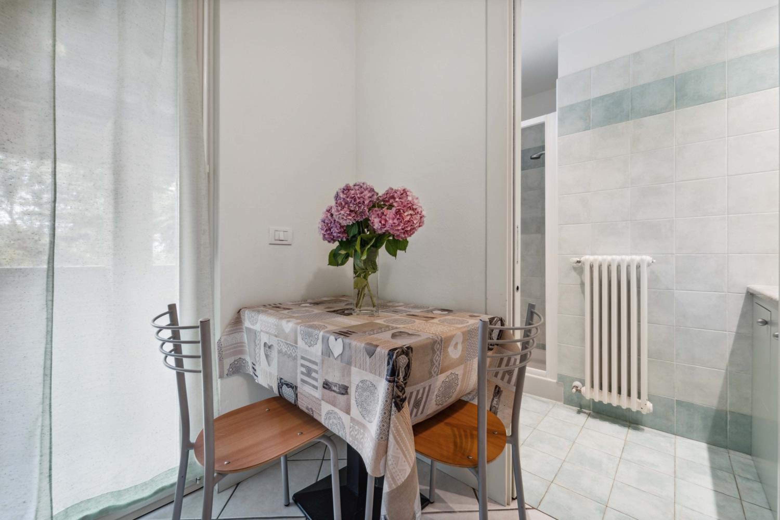 One-Bedroom Apartment with Balcony
