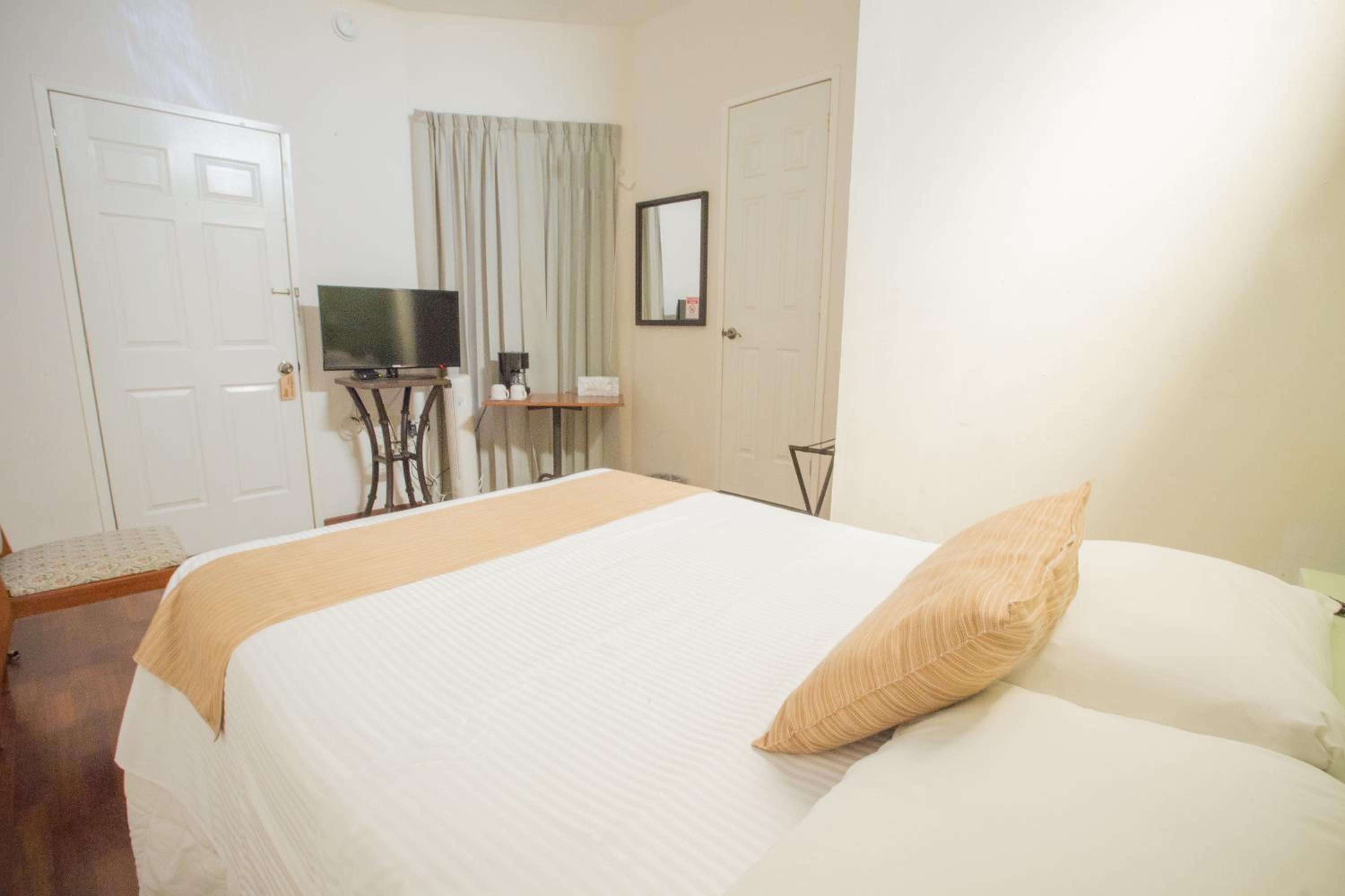 Standard Queen Room - Photo 2