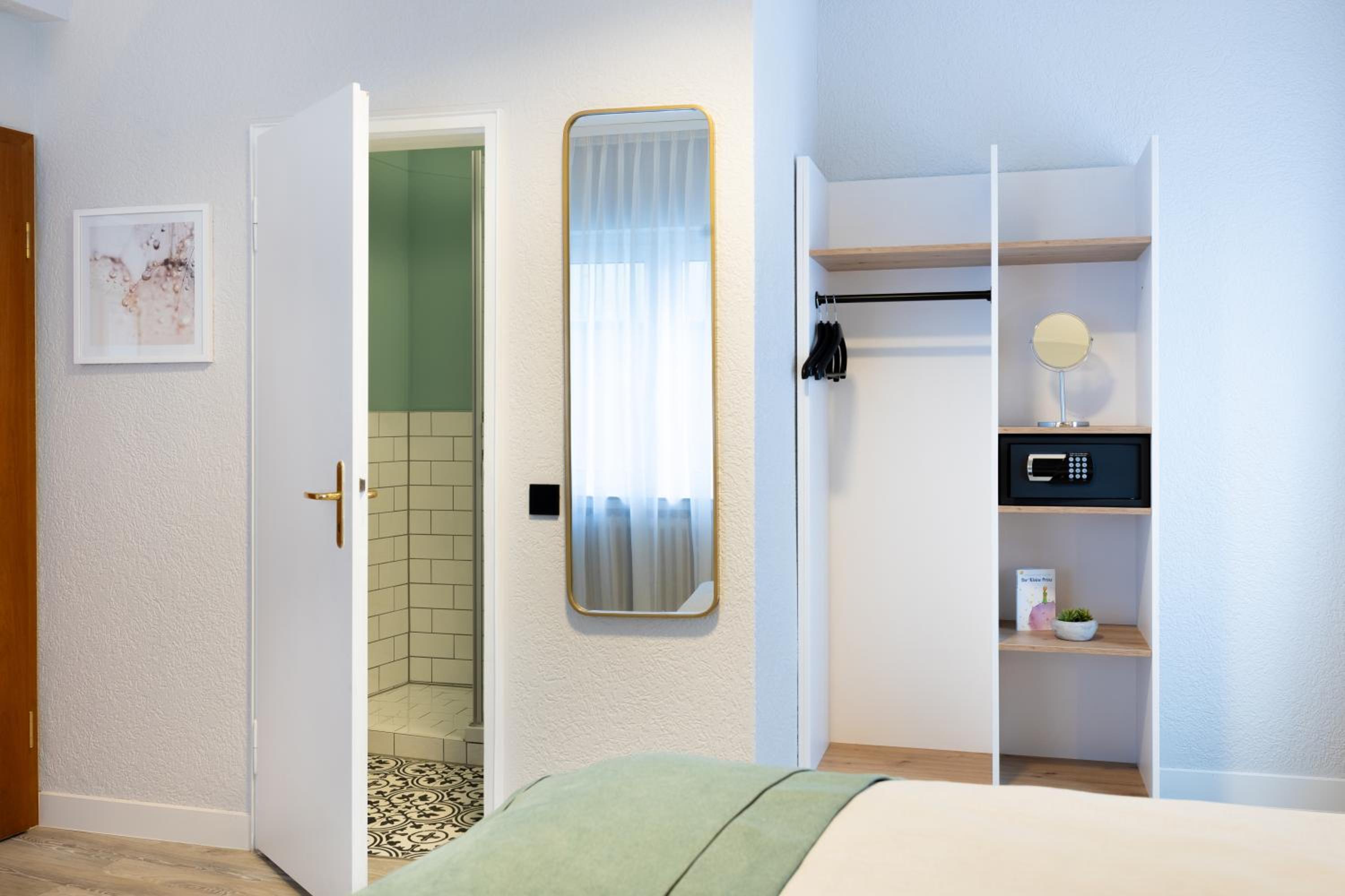 Standard Queen Room - Photo 6