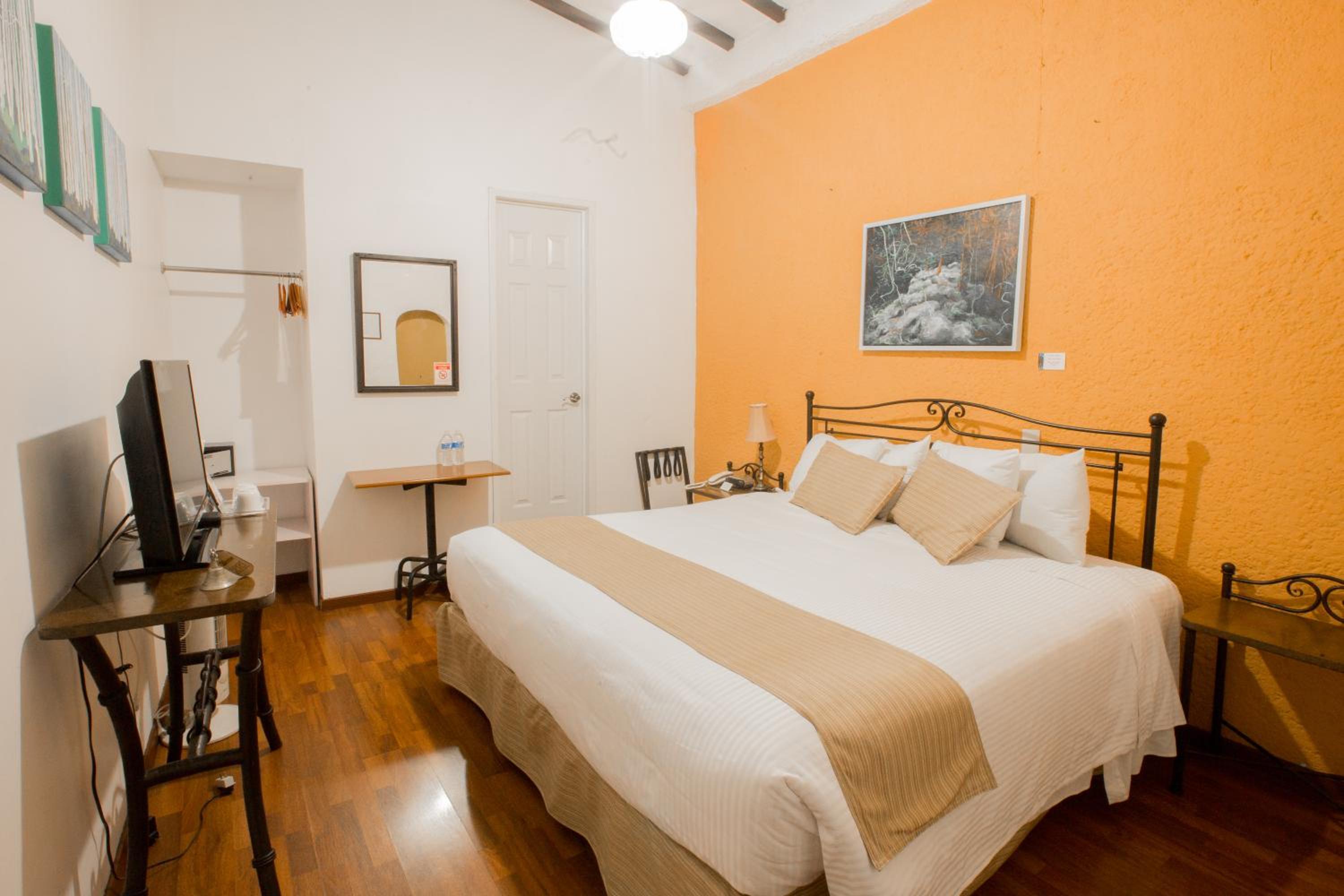 Standard Queen Room - Photo 3