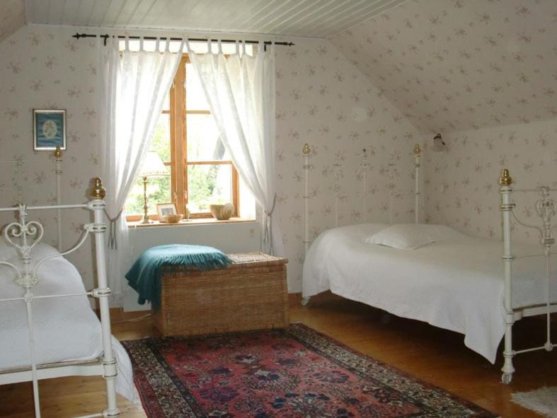 Twin Room with Shared Bathroom photo 1