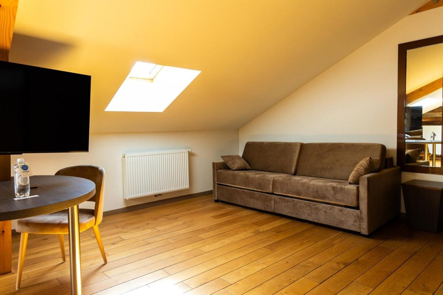 Deluxe Double Room with Balcony photo 2