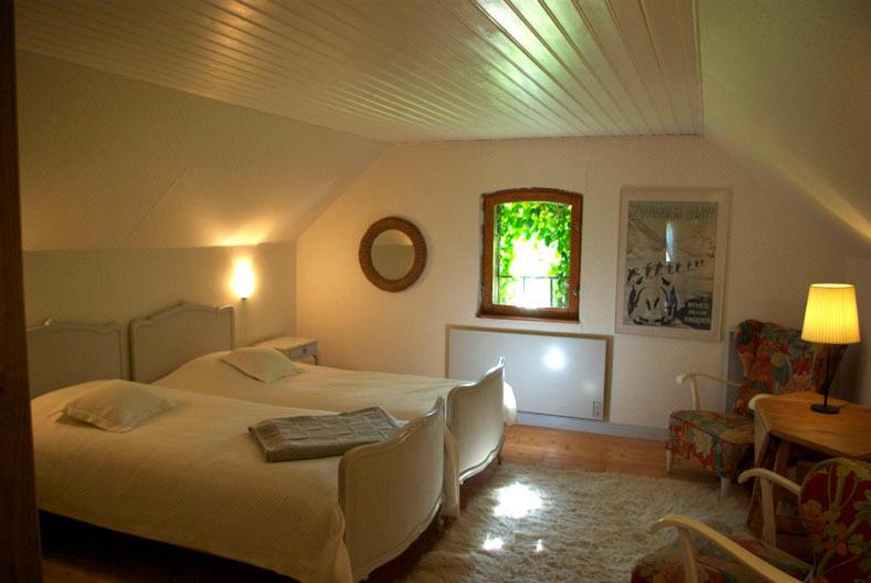 Twin Room with Shared Bathroom photo 2