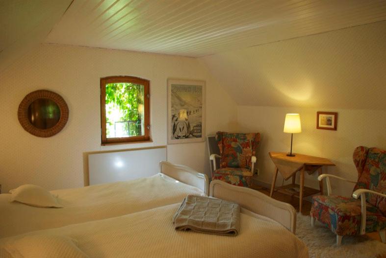 Twin Room with Shared Bathroom photo 3