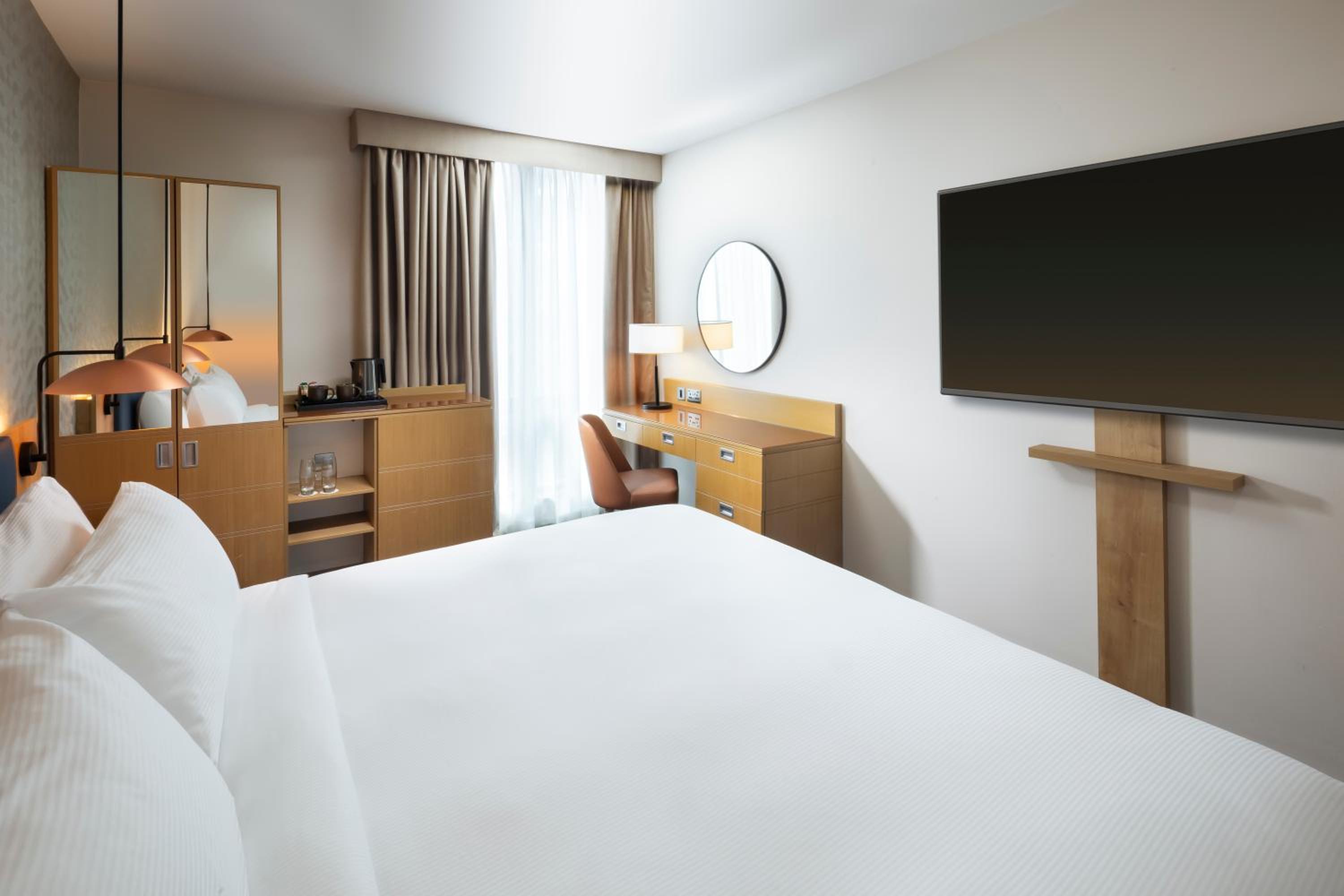Standard King Room - Photo 4