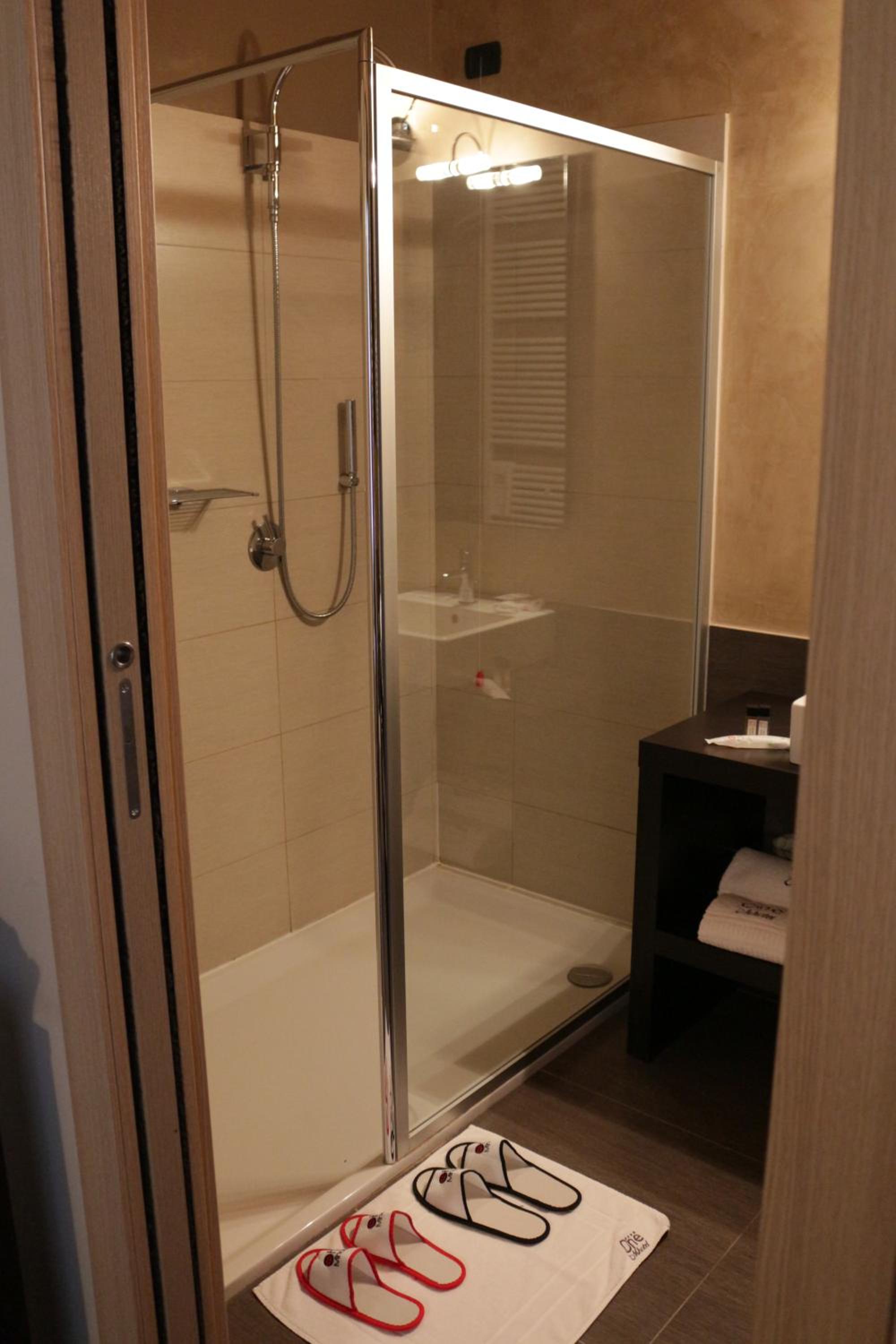Double Room - Photo 15