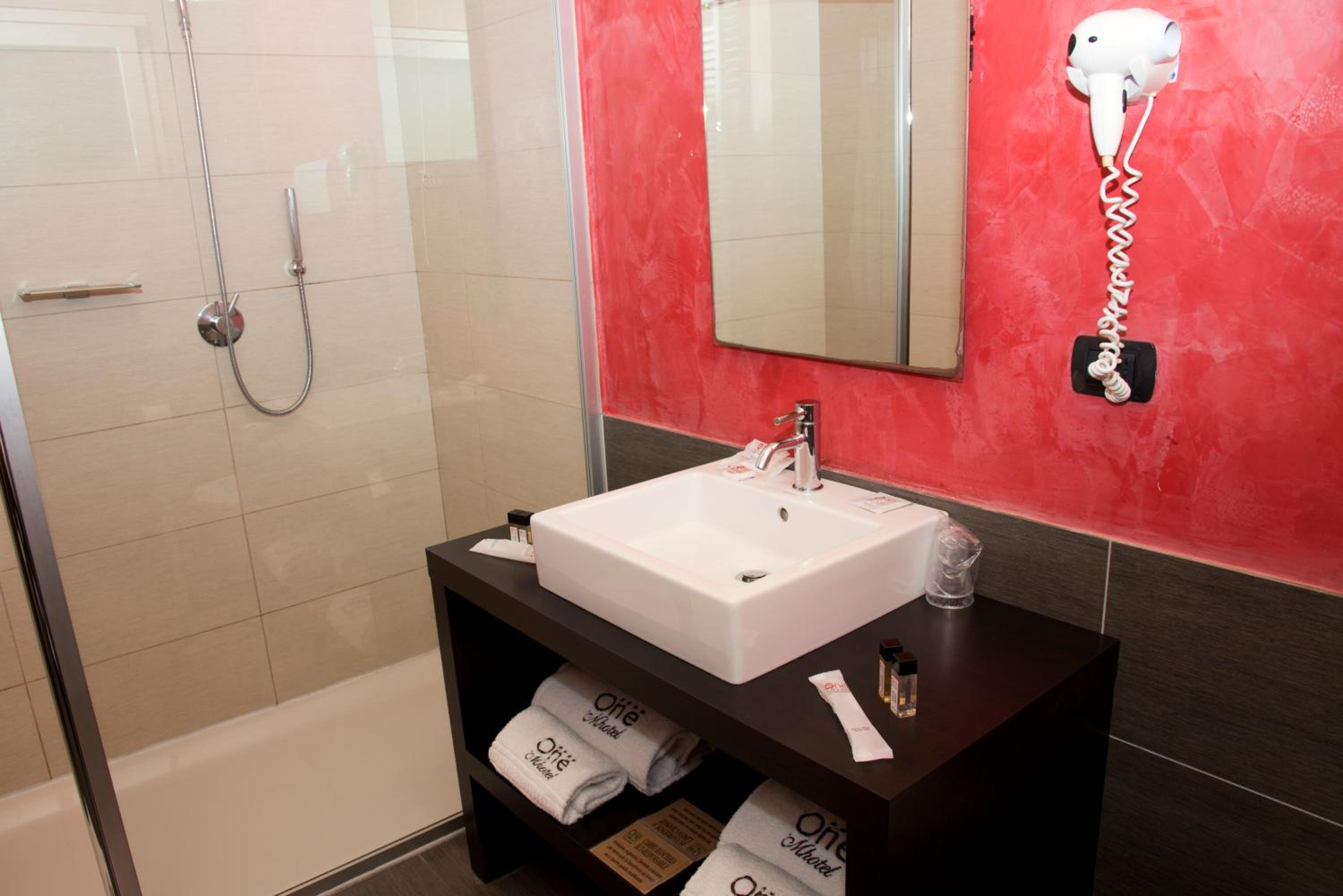 Double Room - Photo 9