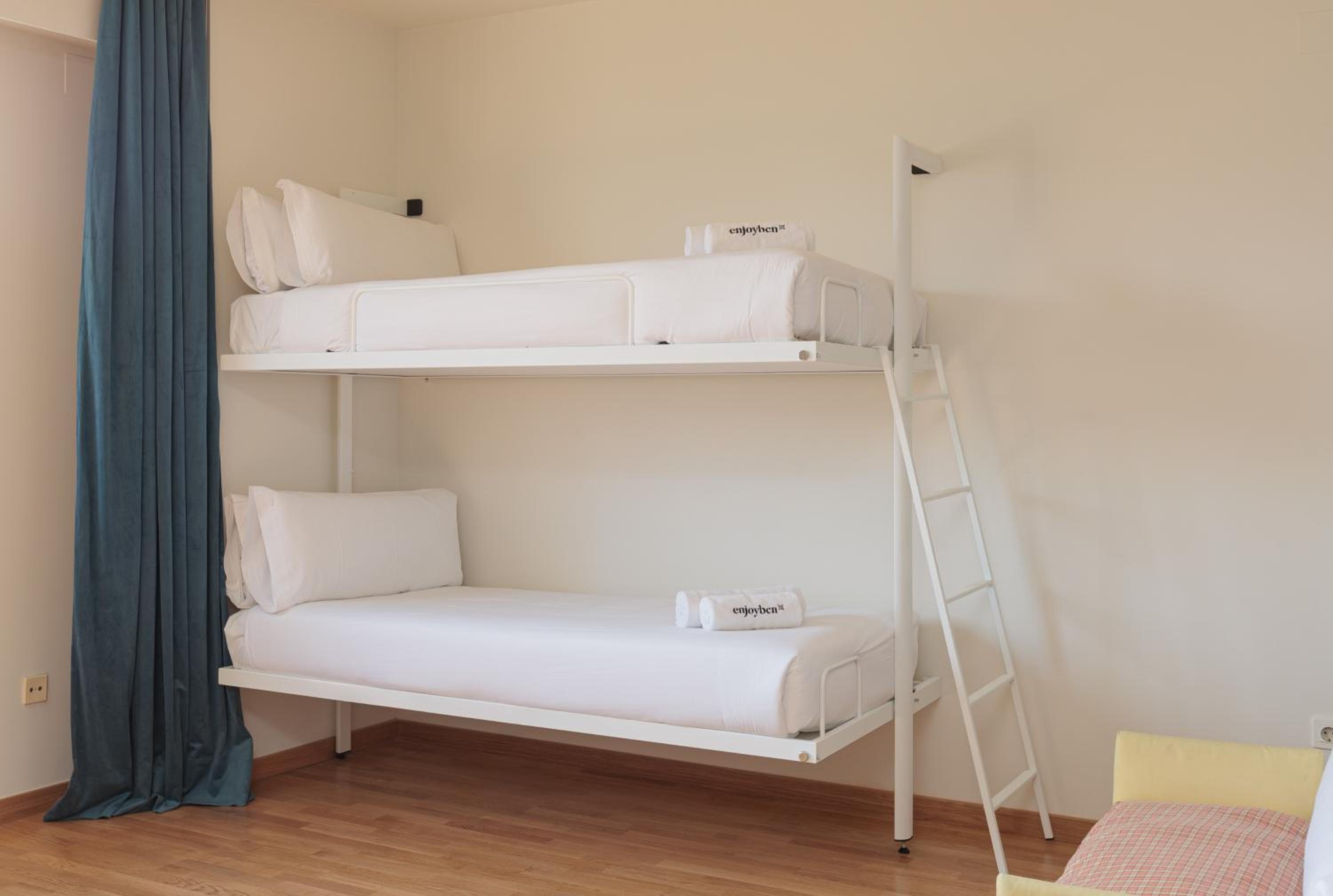 One-Bedroom Apartment photo 2