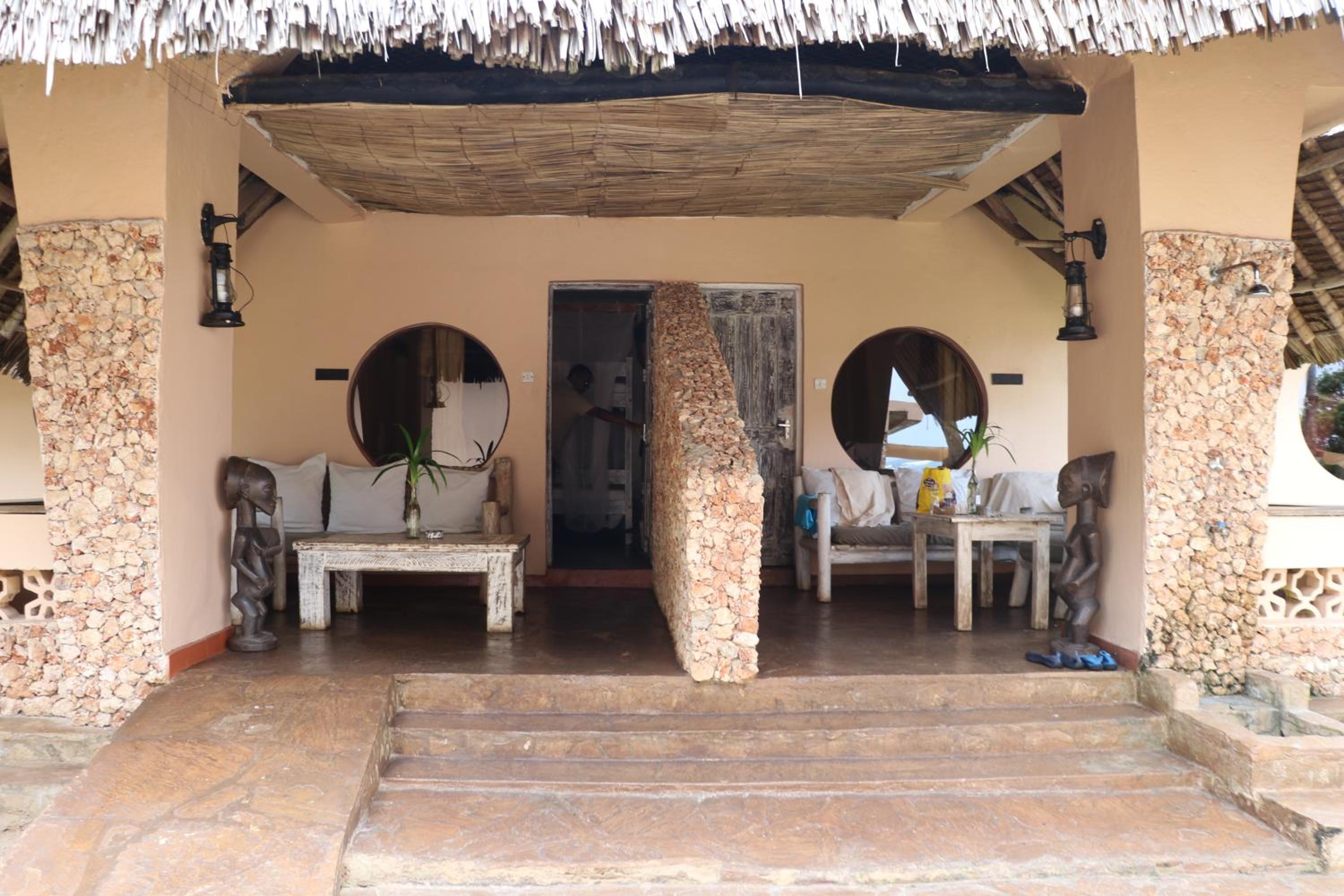 Family Room with Garden View - Photo 3