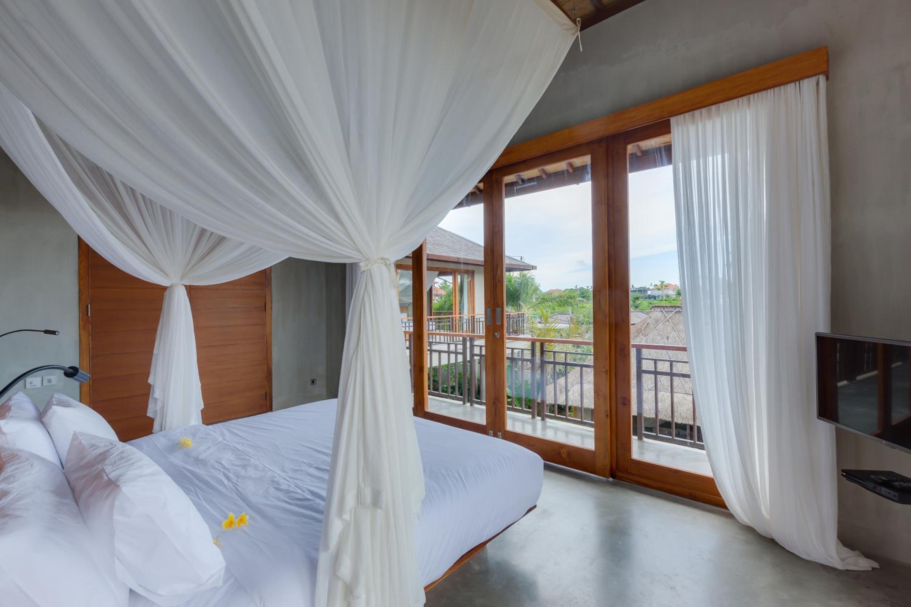 Executive Room with Bathtub - Photo 26