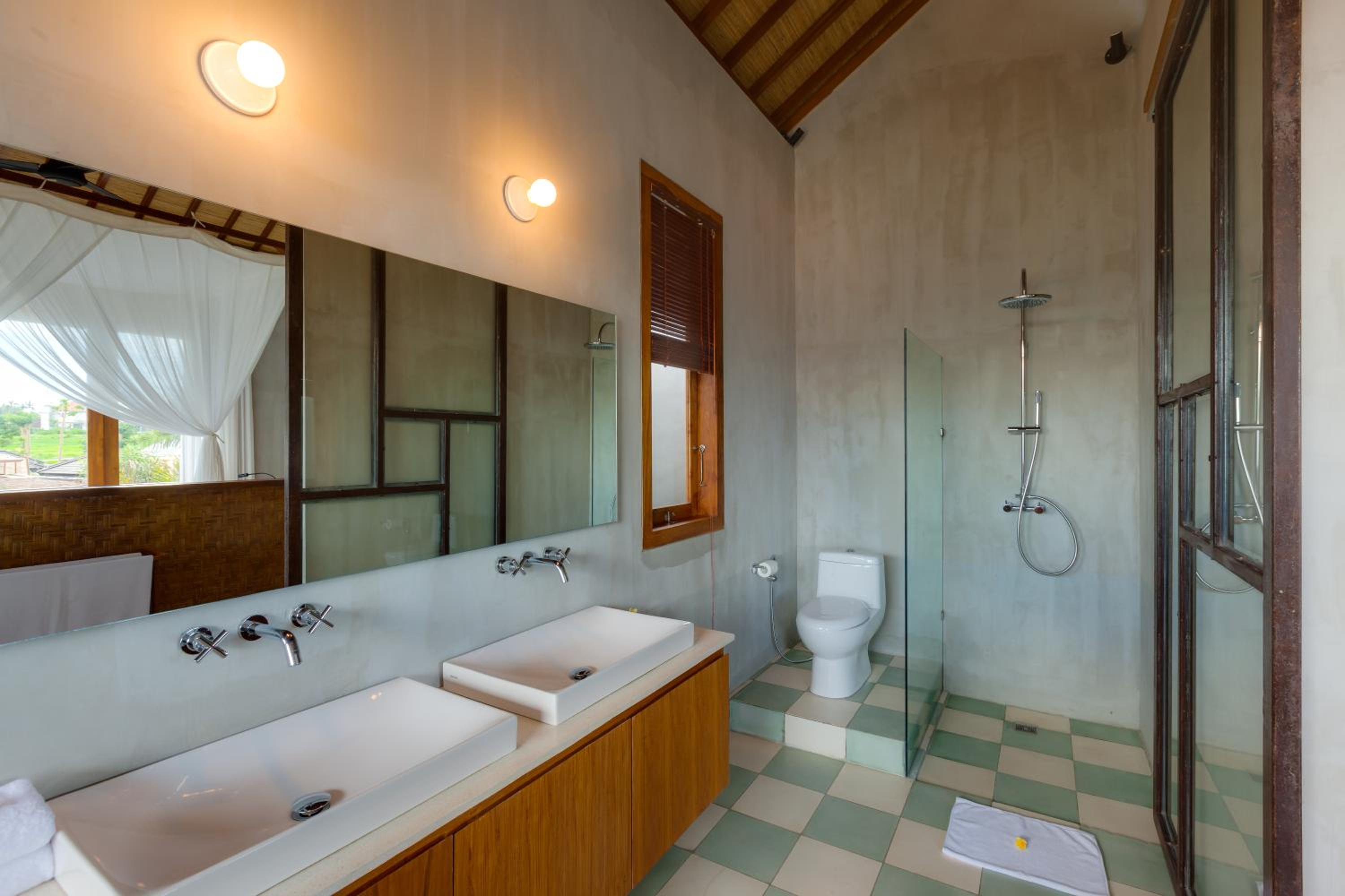 Executive Room with Bathtub - Photo 11