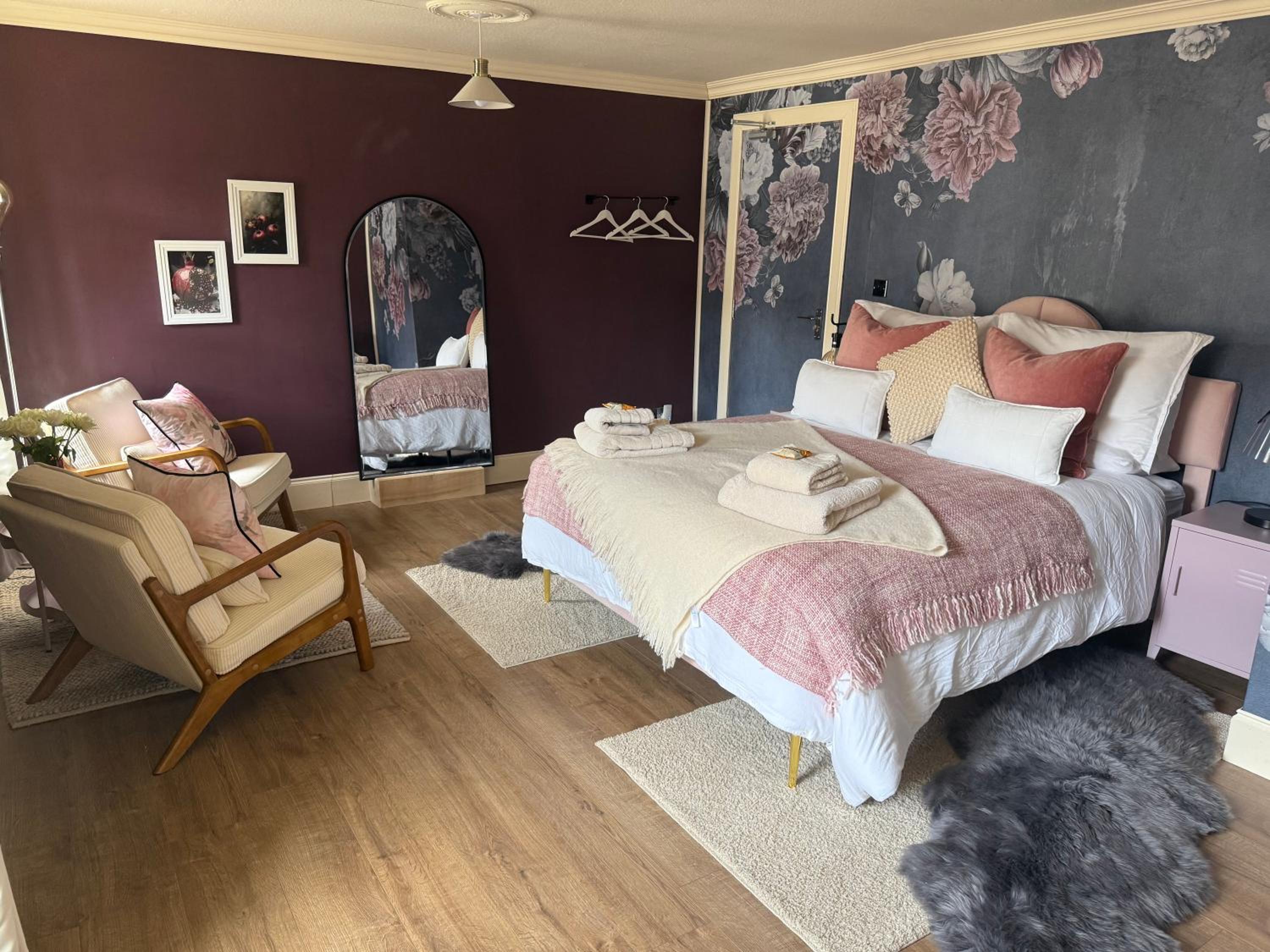 Deluxe King Suite photo 1