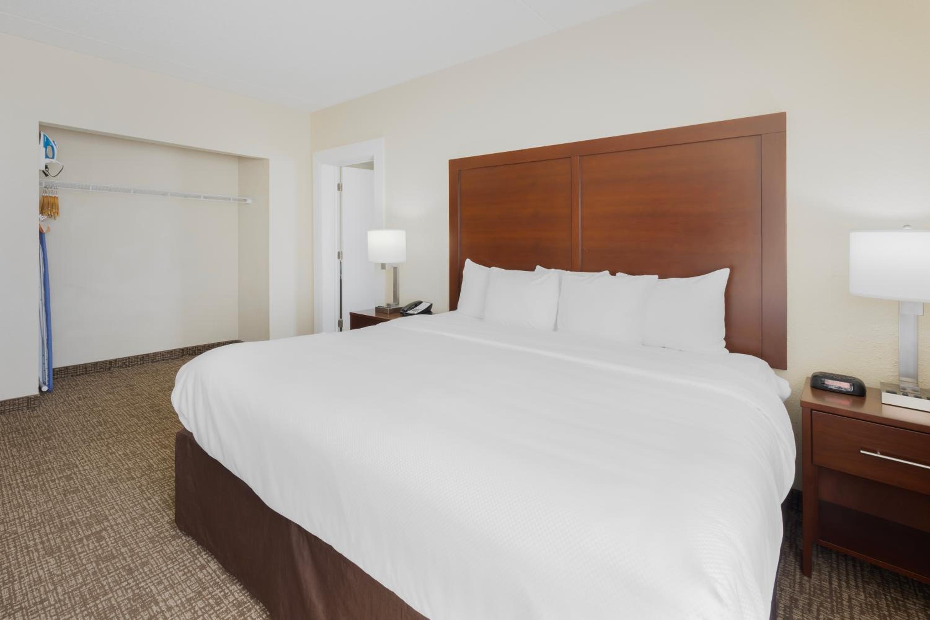 King Suite - Accessible/Non-Smoking - Photo 7
