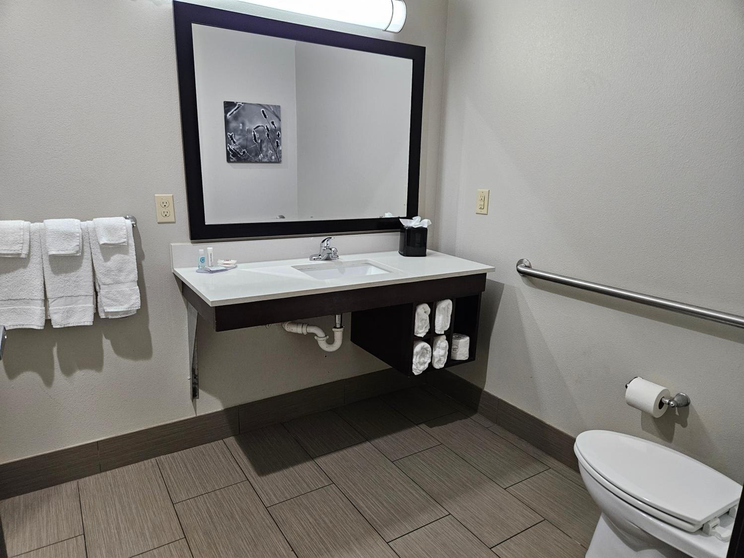 King Room with Tub - Disability Access/Non Smoking photo 3