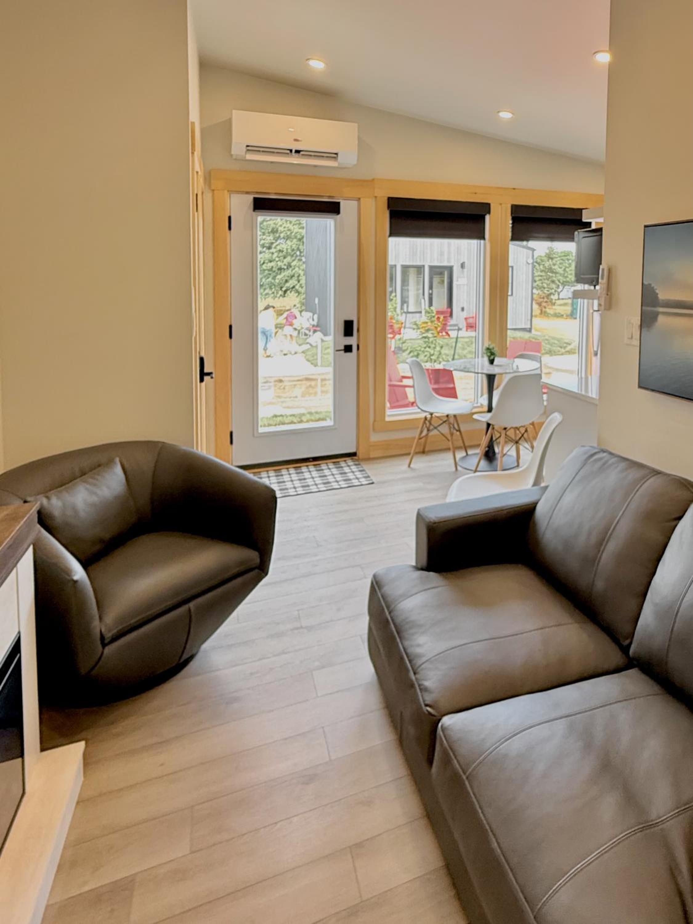 One-Bedroom Cottage - Photo 3