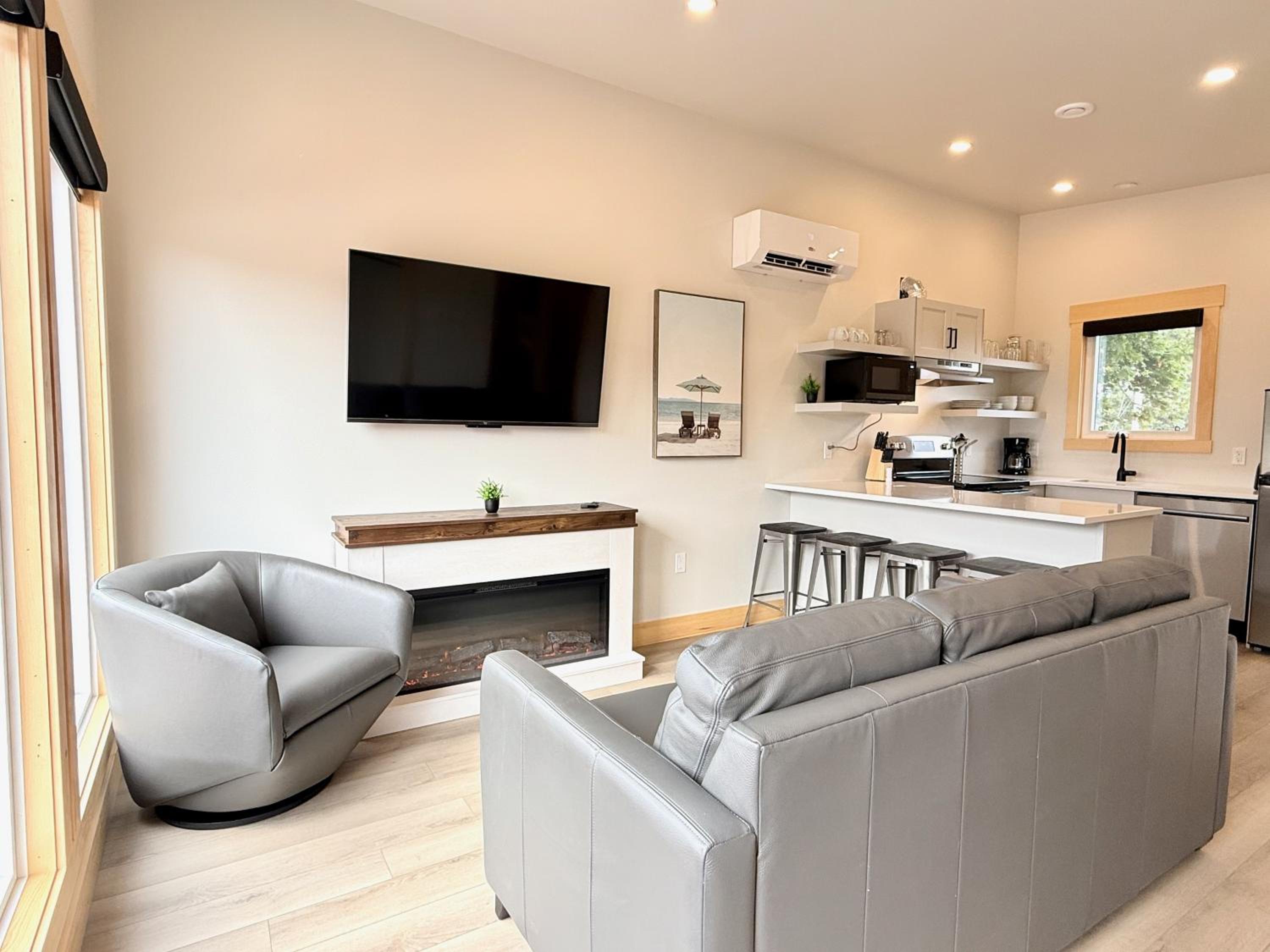 Two-Bedroom Cottage - Photo 9