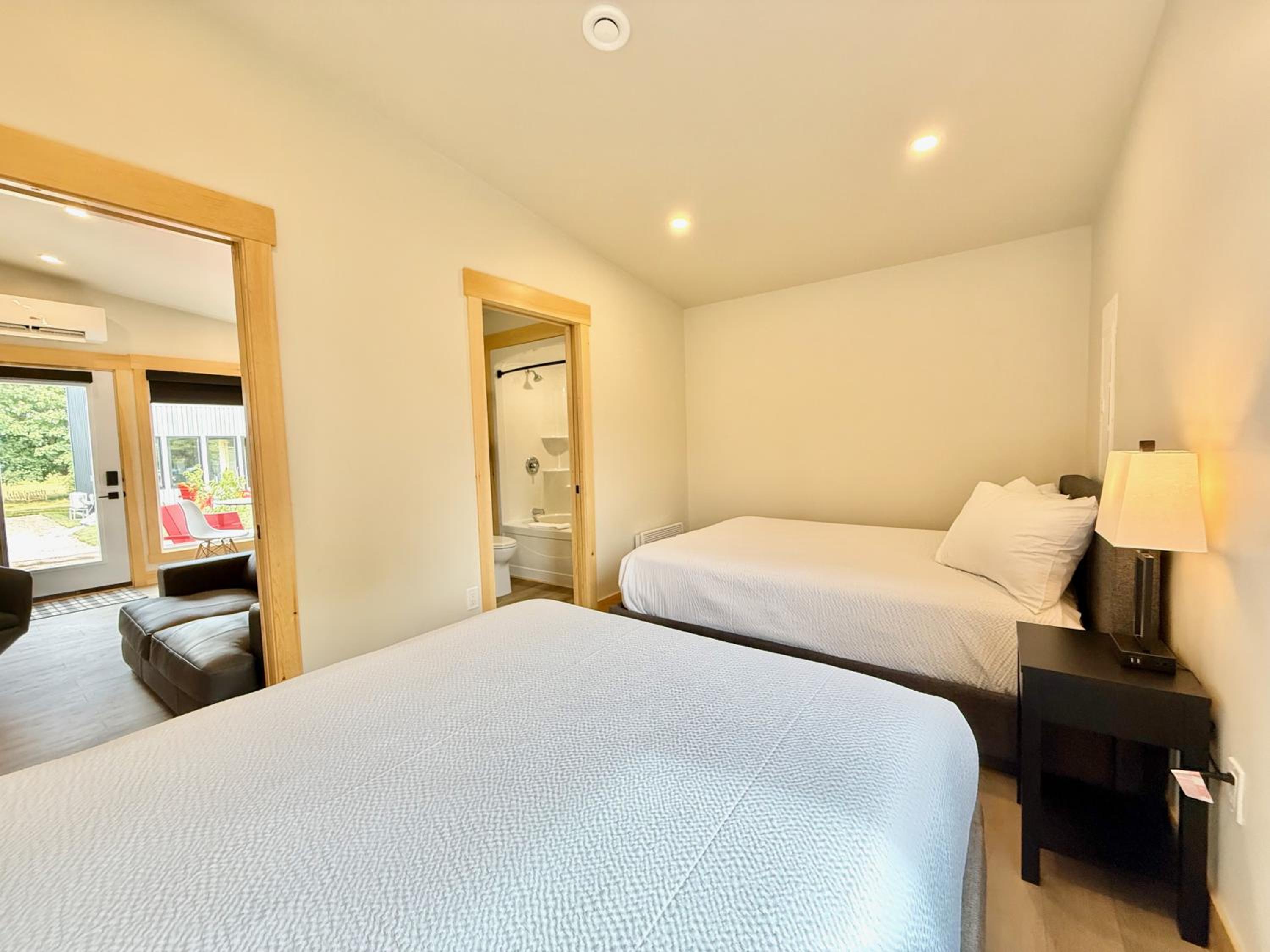 One-Bedroom Cottage - Photo 8