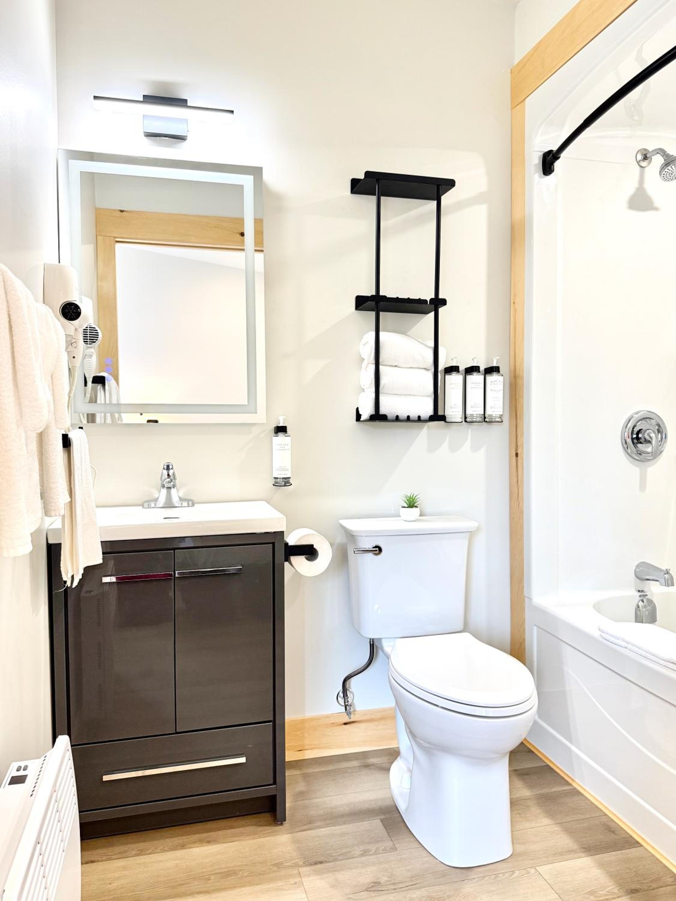 One-Bedroom Cottage - Photo 17