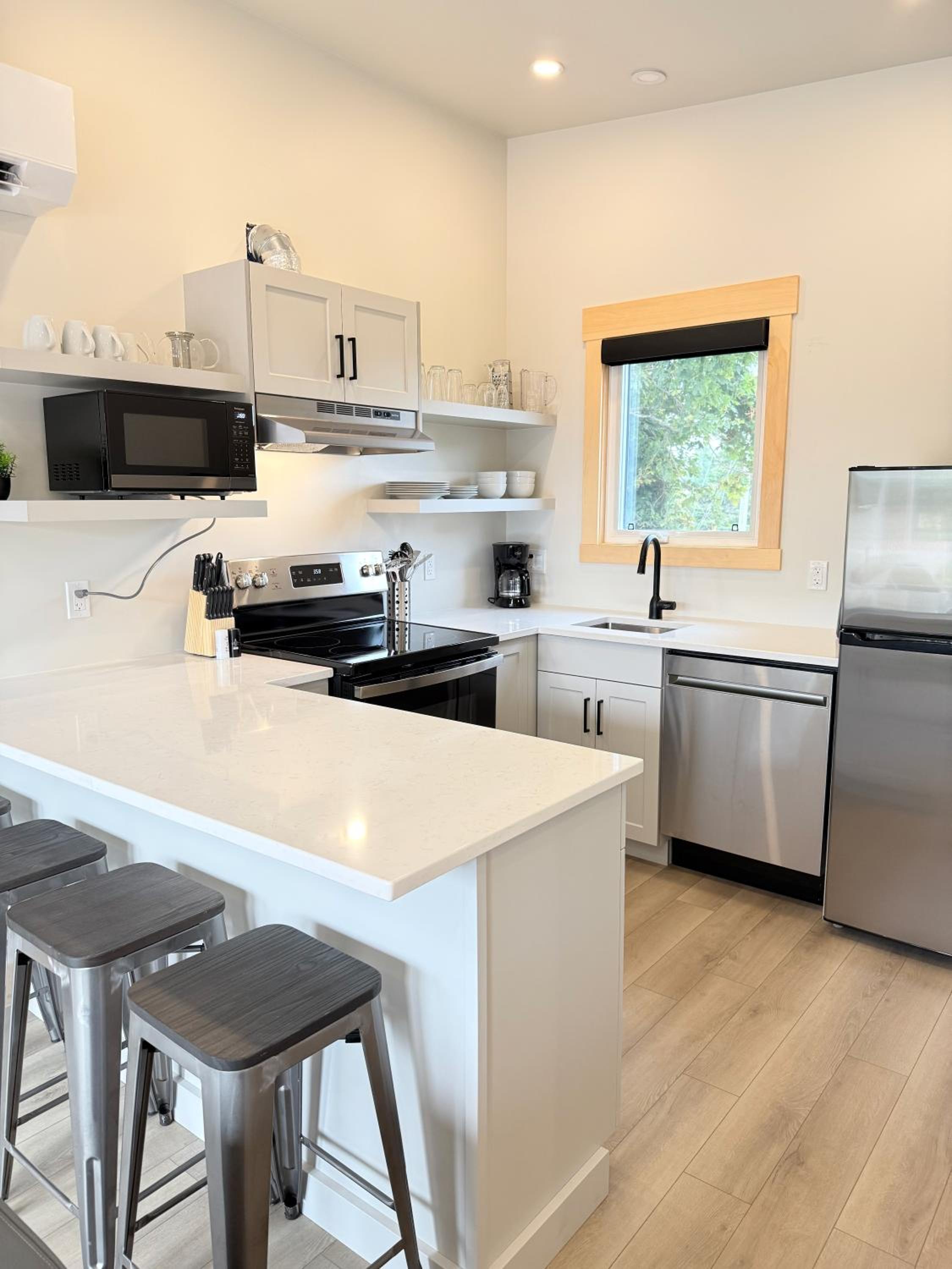 Two-Bedroom Cottage - Photo 3