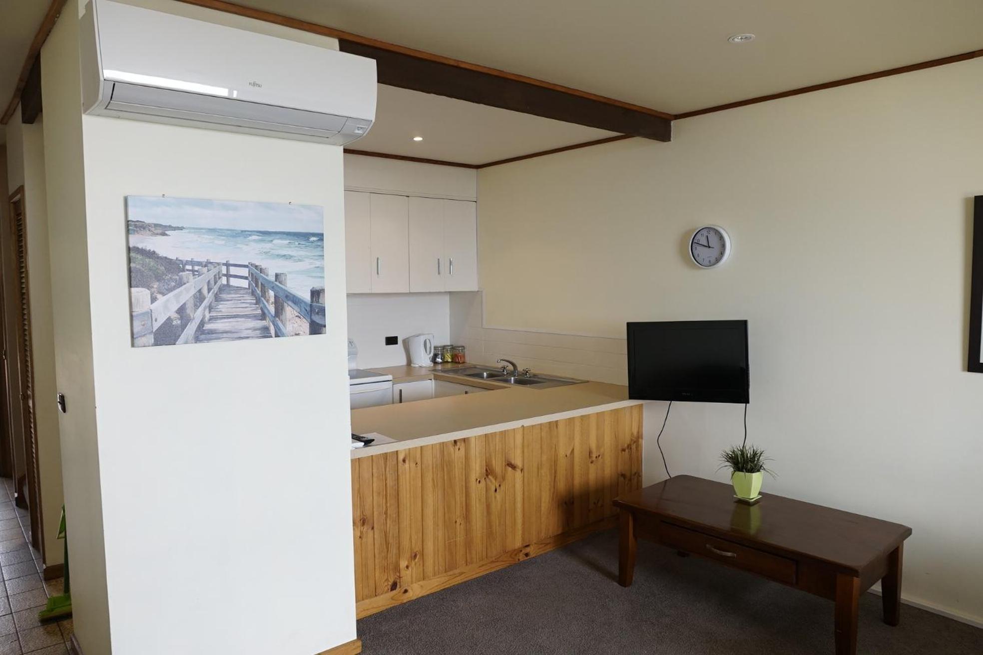 Apartment with Balcony - Photo 32