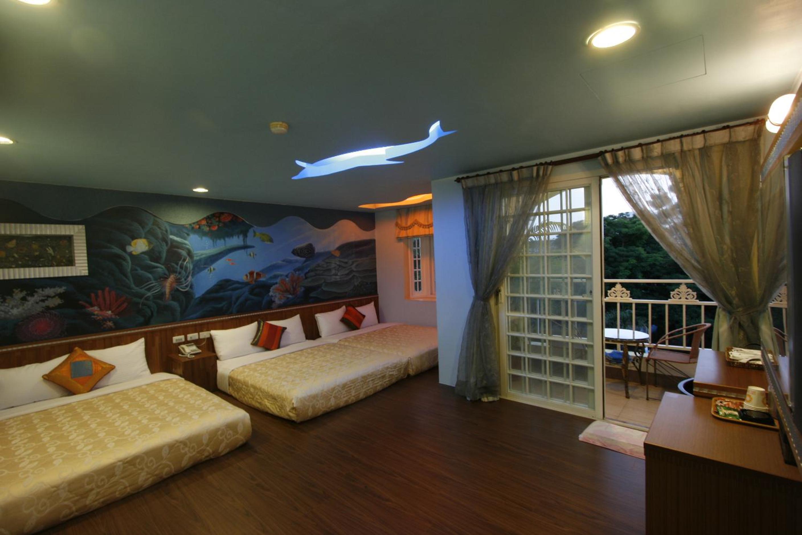 Family Room photo 1