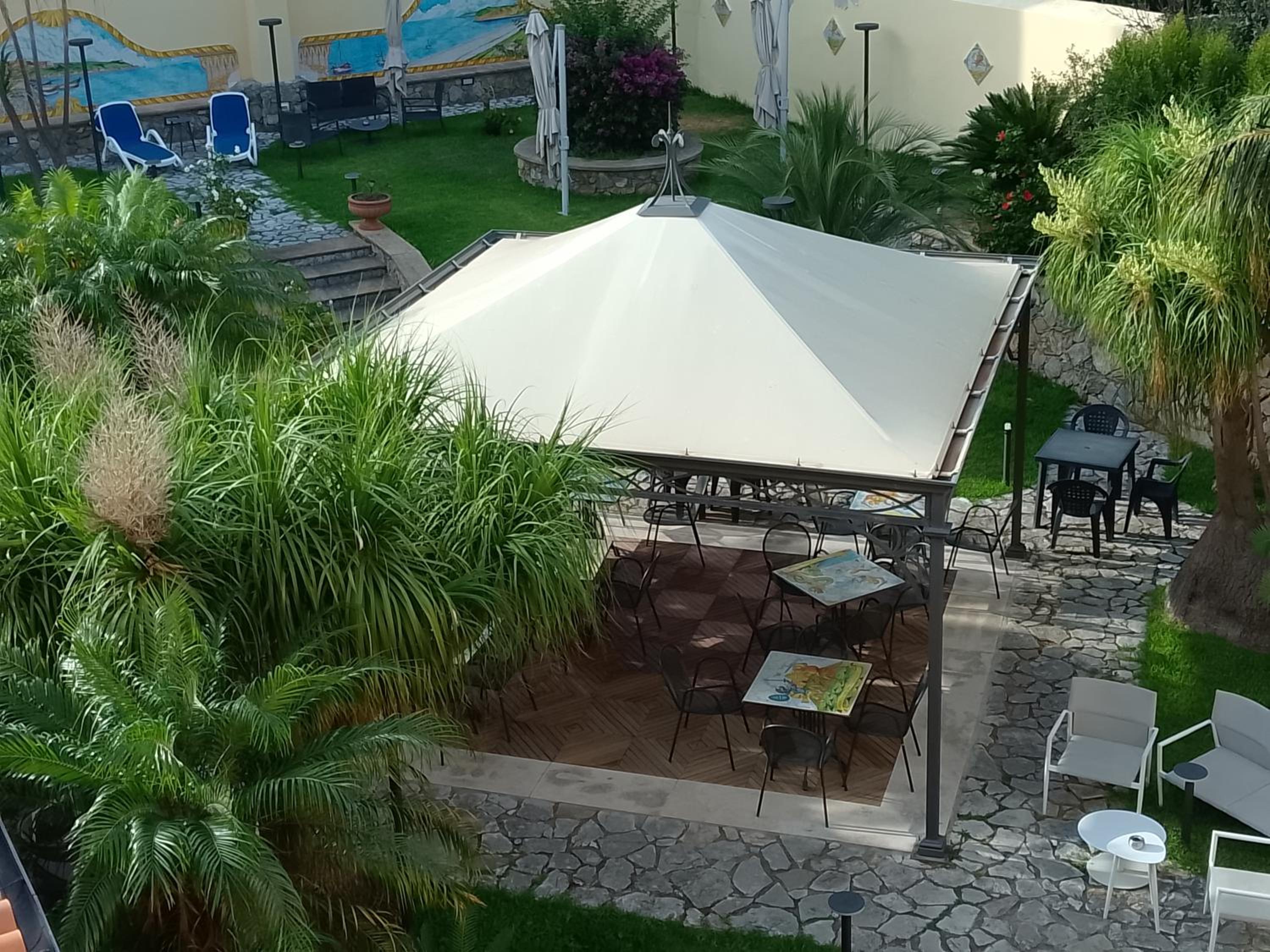 Double Room with Balcony - Photo 6