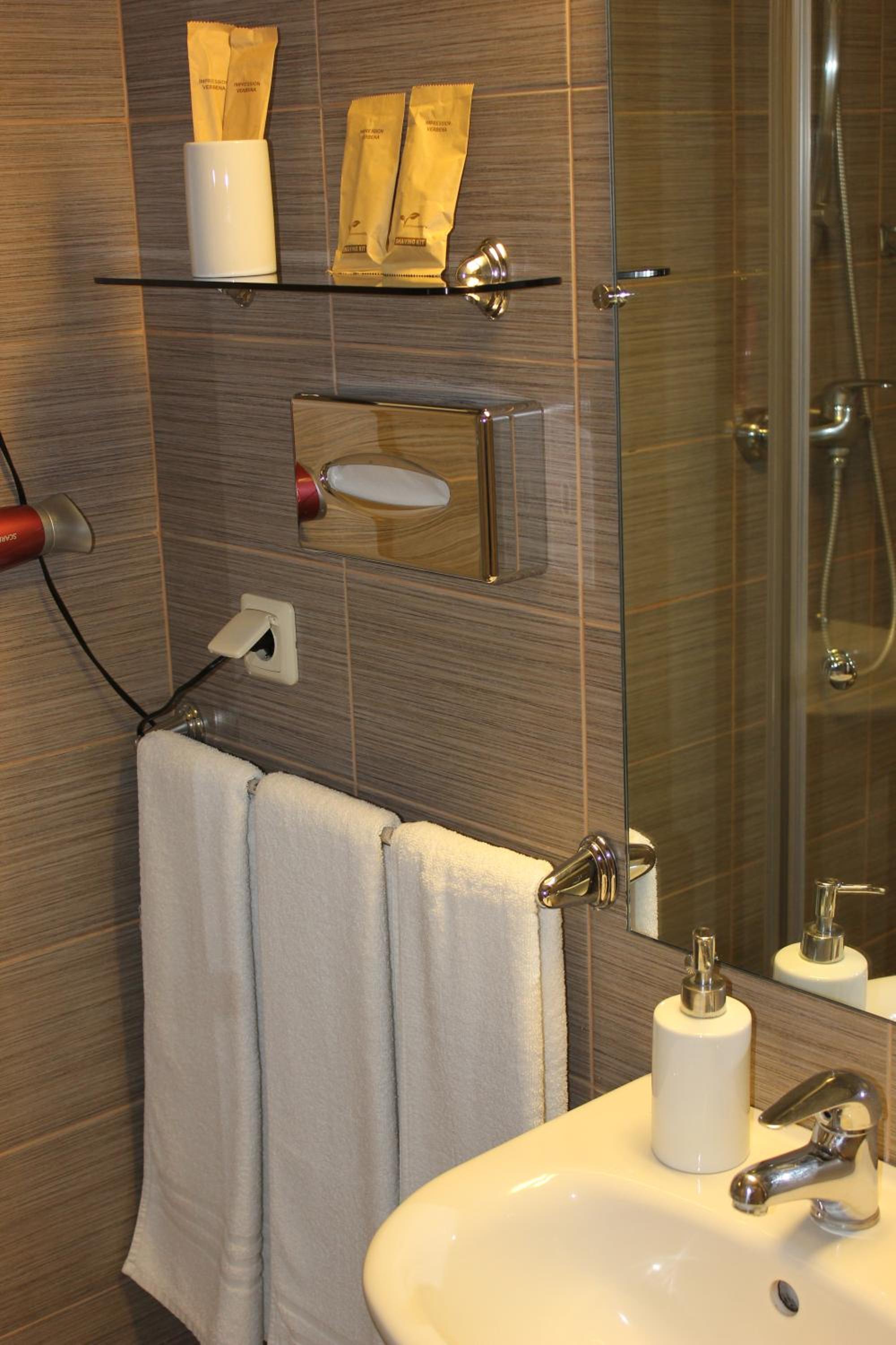 Triple Room - Photo 9