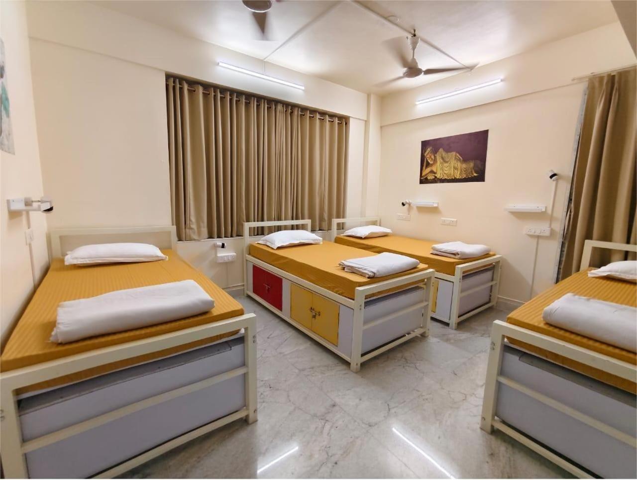 Bed in 4-Bed Male Dormitory Room photo 1