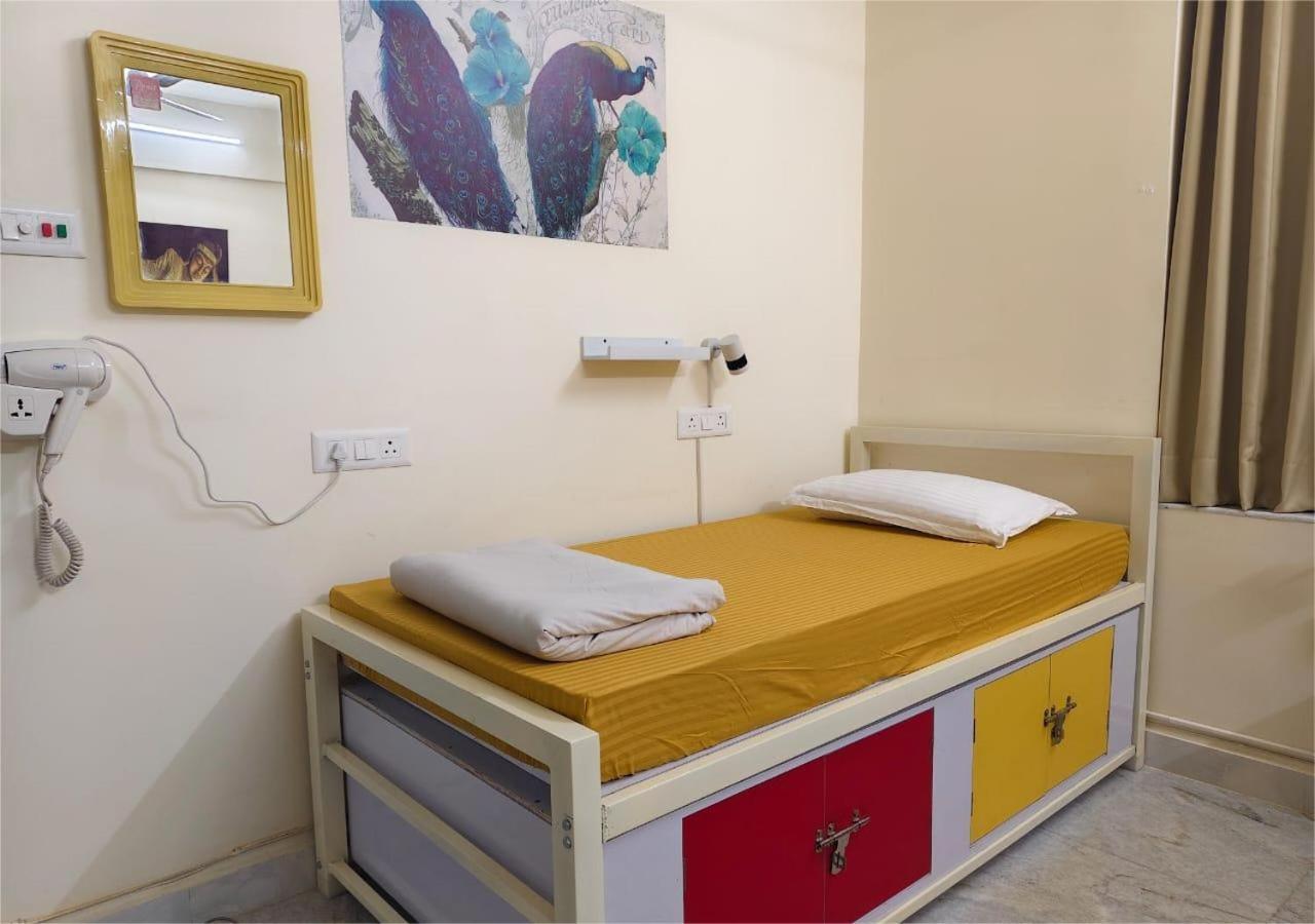 Bed in 4-Bed Male Dormitory Room photo 2