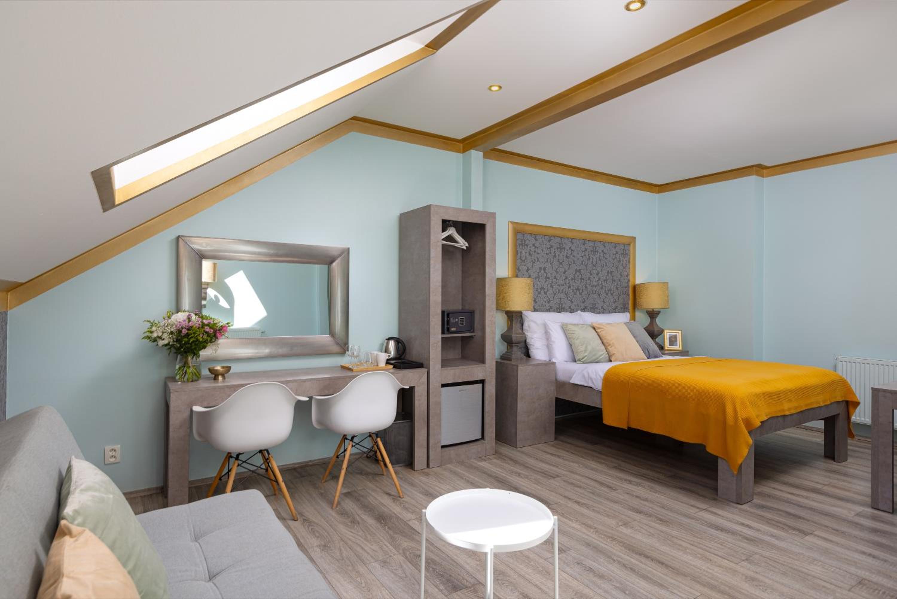 Deluxe Double Room with Extra Bed