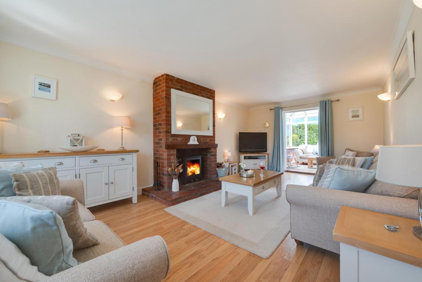 Three-Bedroom House photo 2