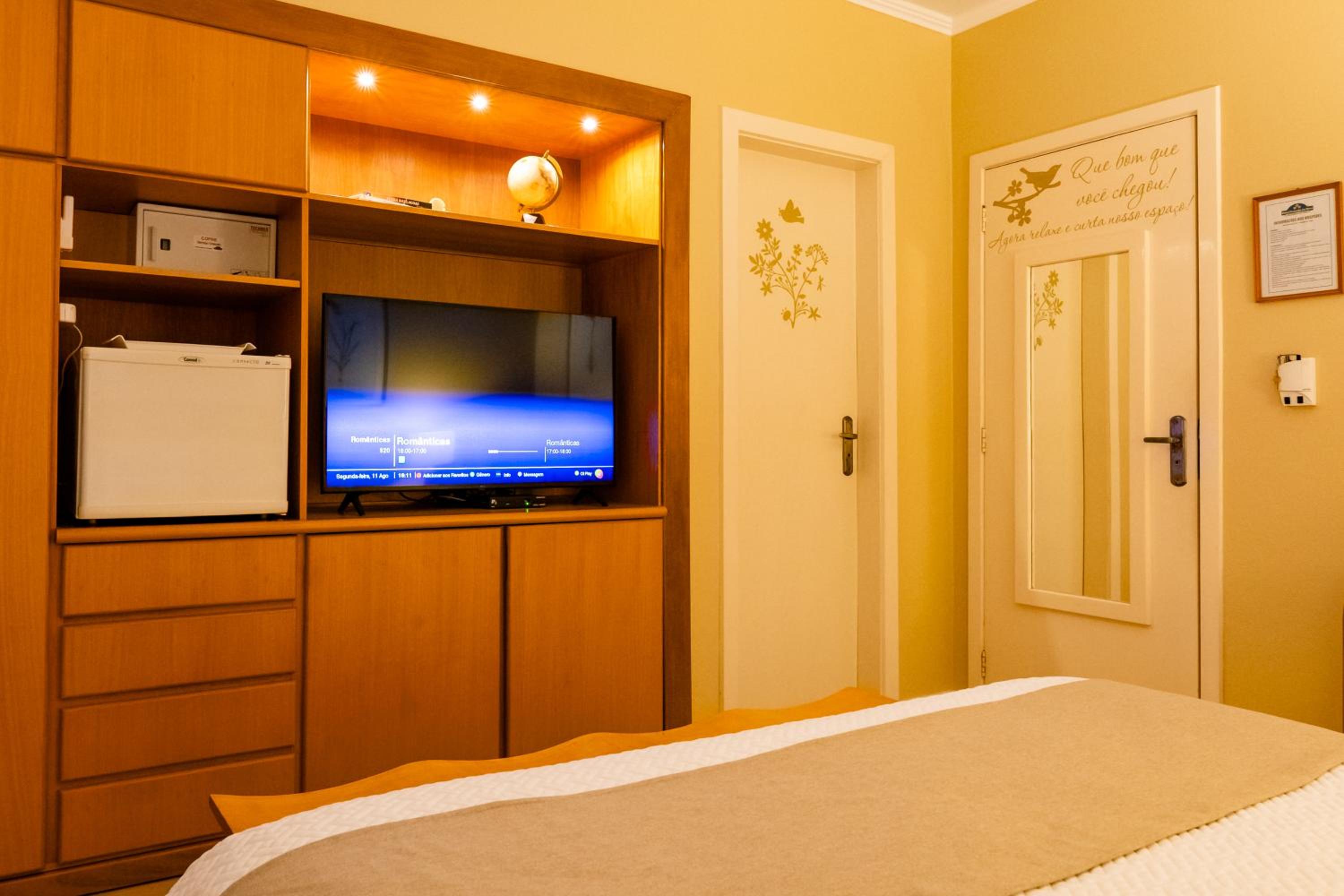 Deluxe King Room photo 2