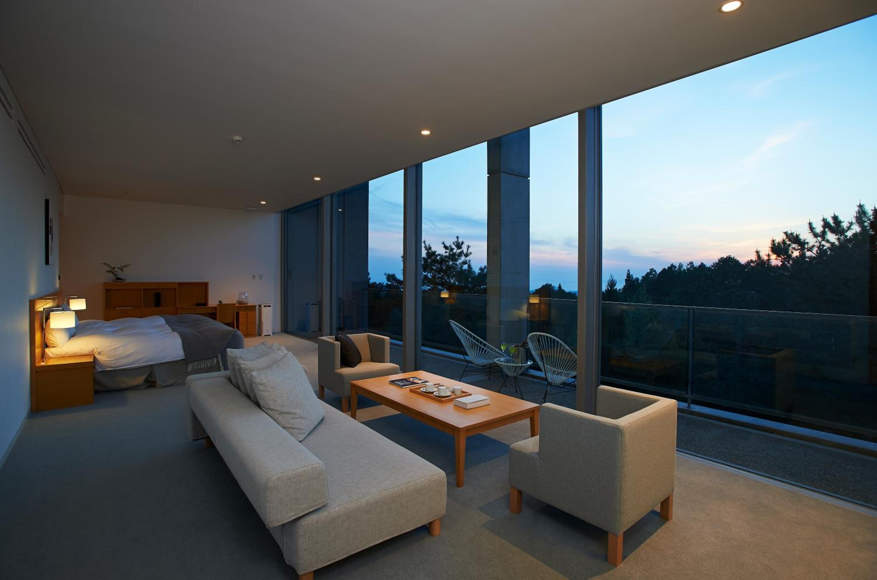 Suite with Sofa Bed and Open-Air Bath Lower Level Floor photo 3