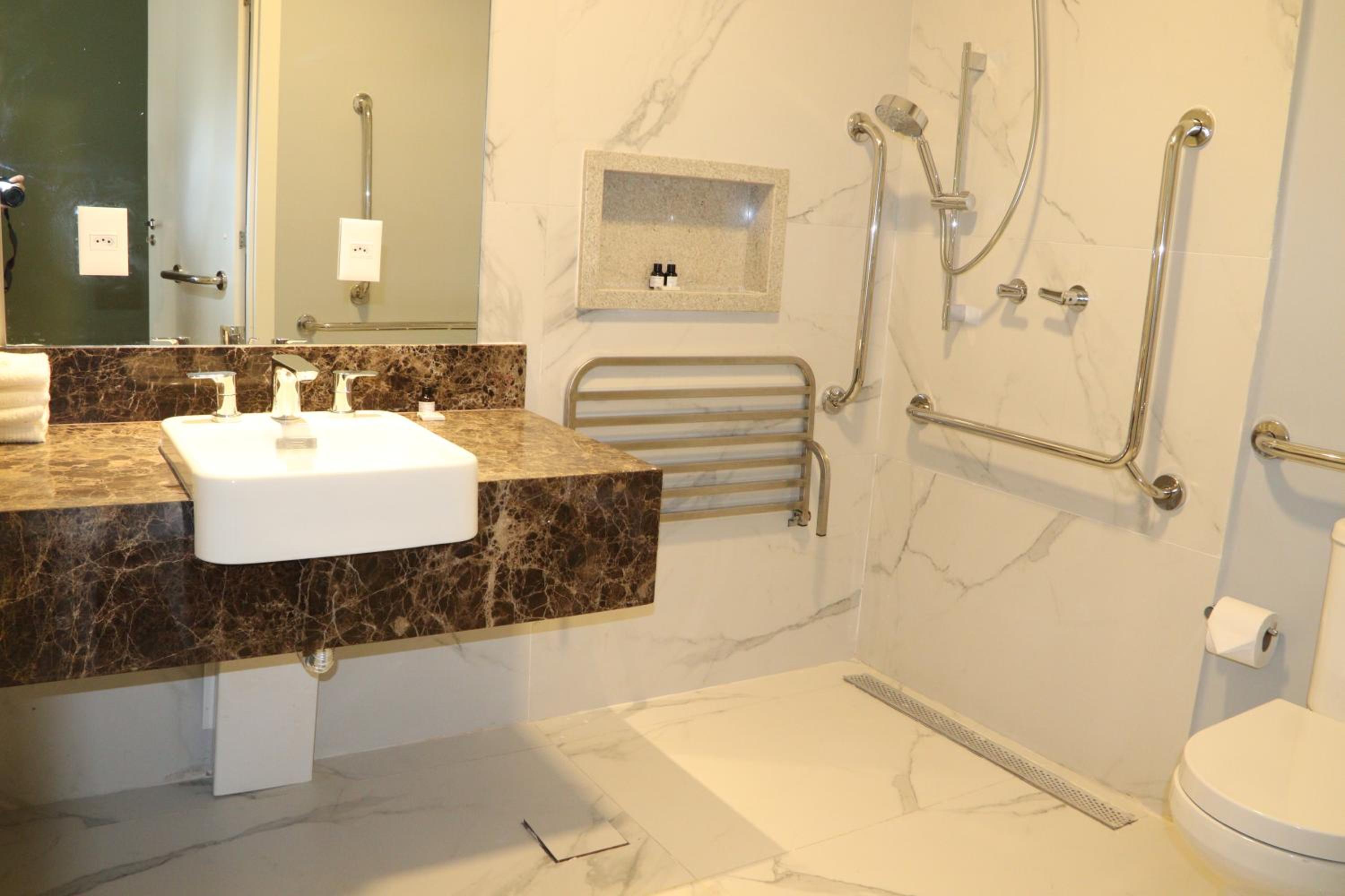Queen Room - Disability Access