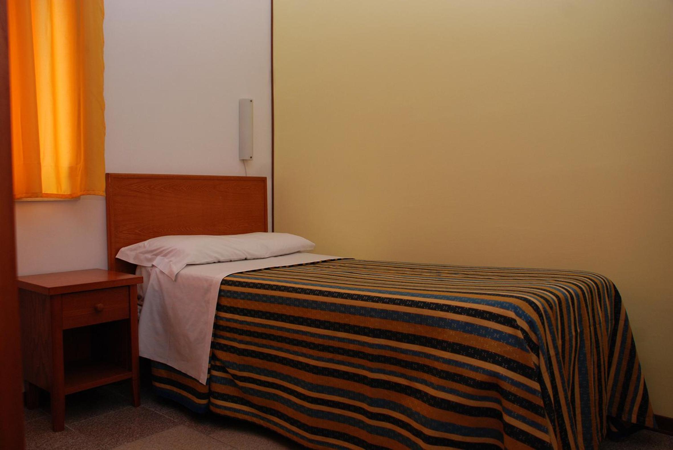 Single Room with Private Bathroom photo 2