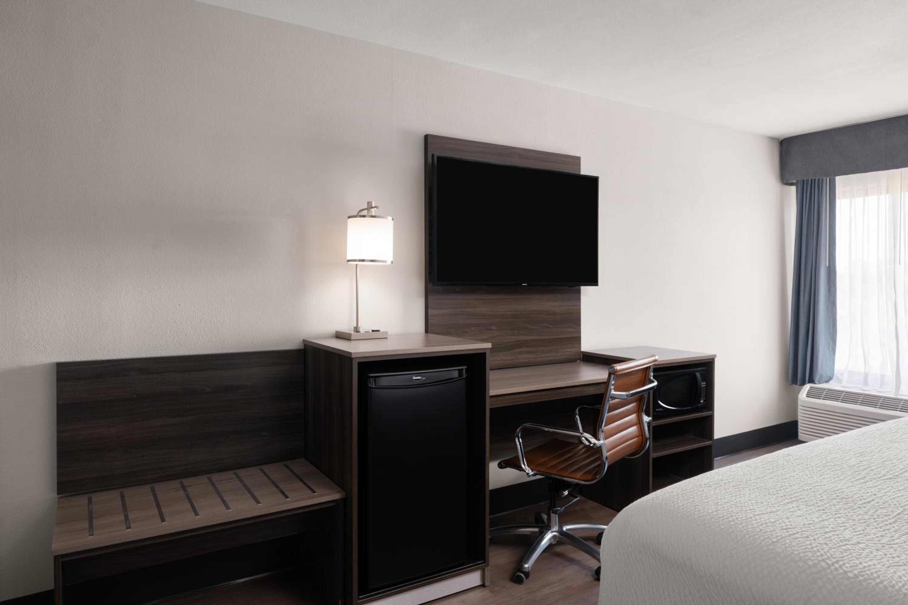 Standard King Room - Photo 3