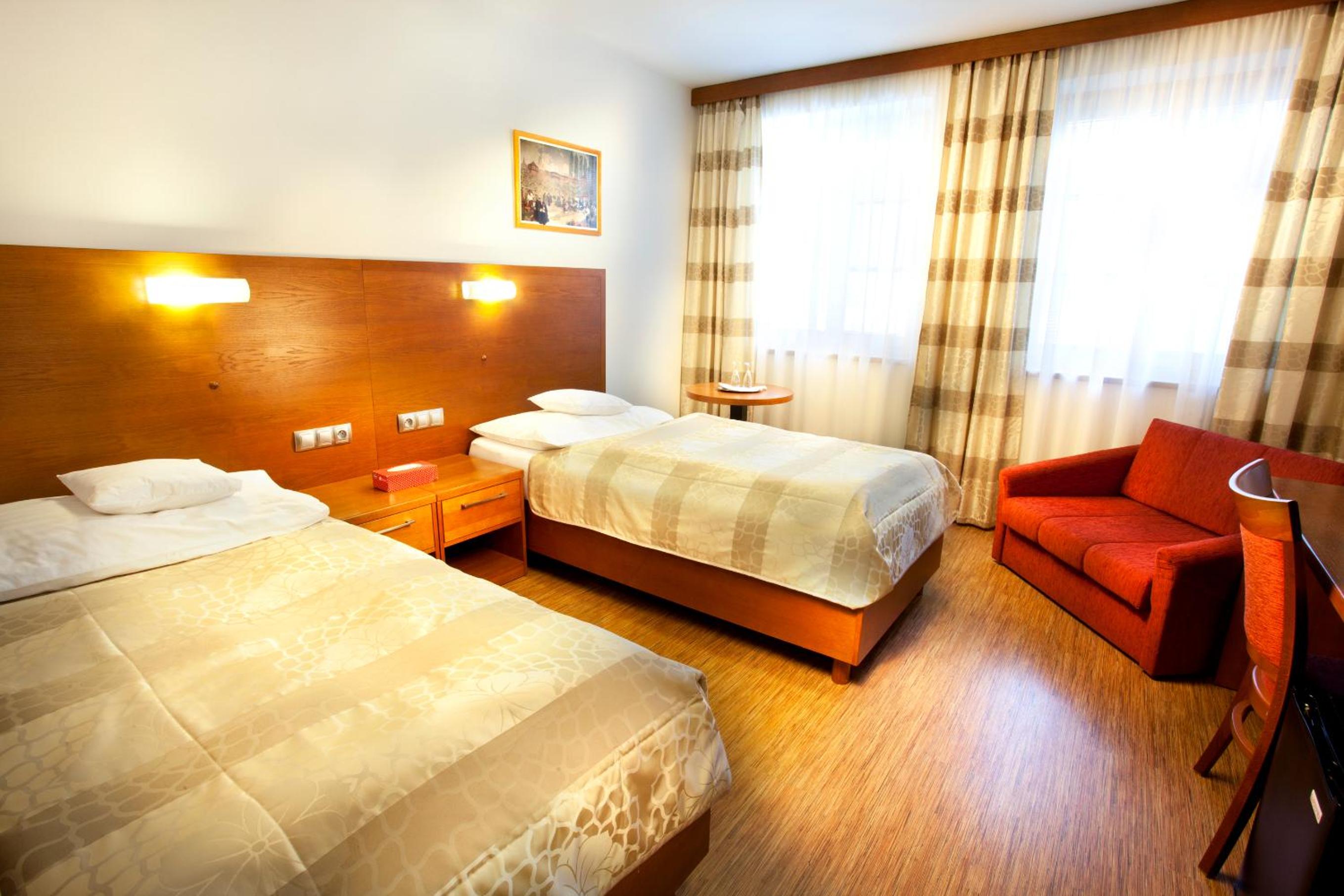 Double Room with Extra Bed photo 1