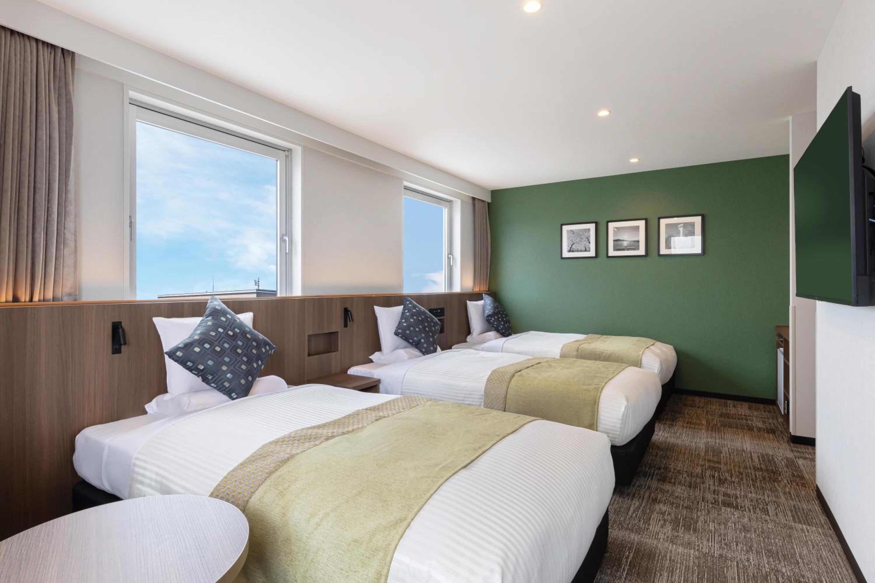 Triple Room with Sky View - Non-Smoking