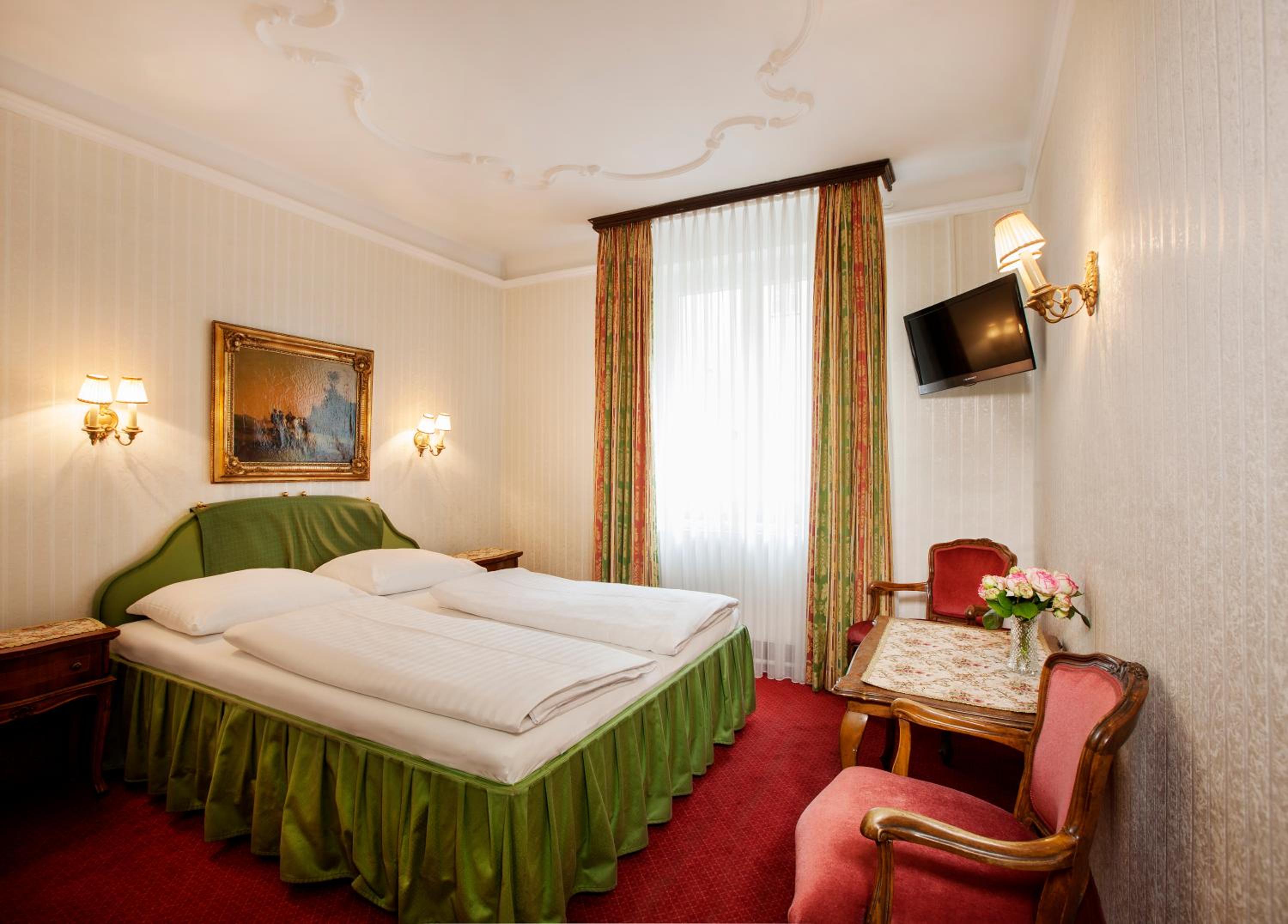 Standard Double Room thumbnail 5