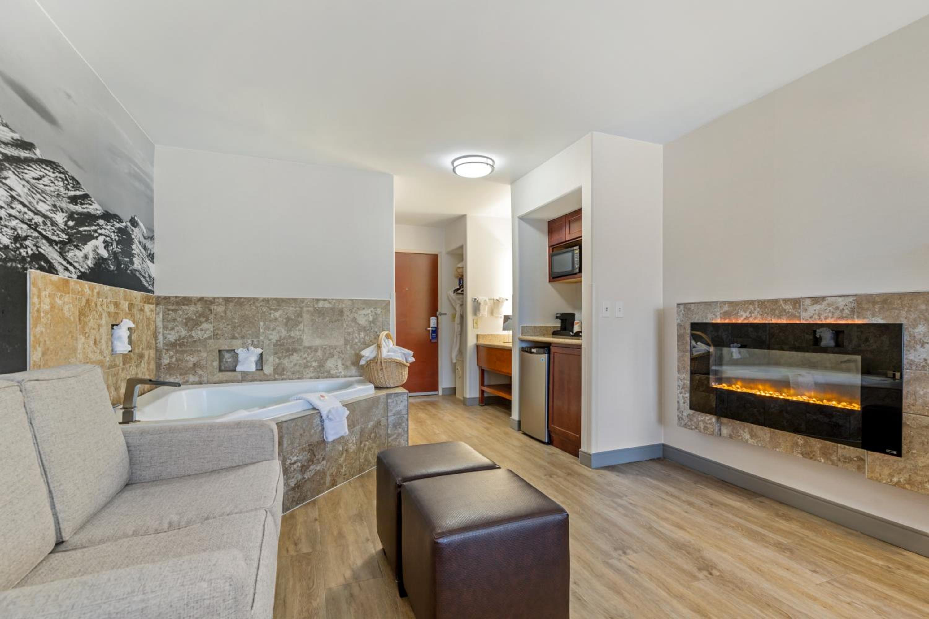 One Room Suite with Whirlpool - Non Smoking