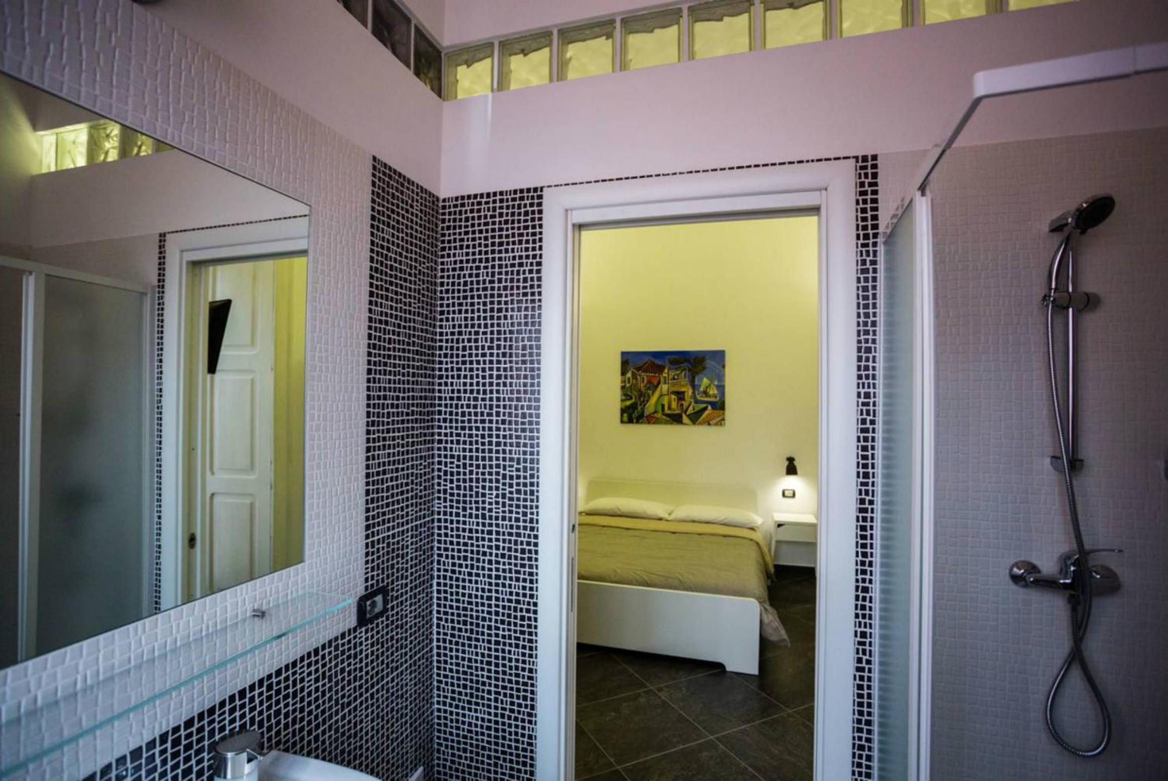 Double Room with Balcony (2 Adults + 1 Child) - Photo 4