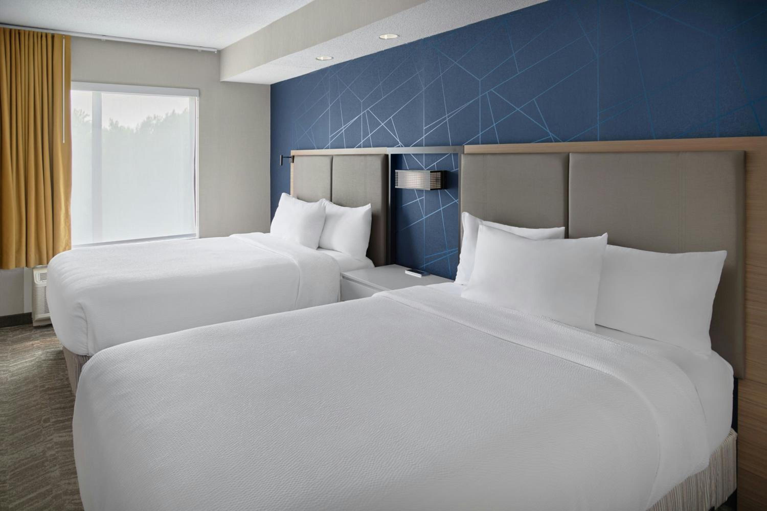 Studio with Two Queen Beds - Hearing Accessible - Photo 1