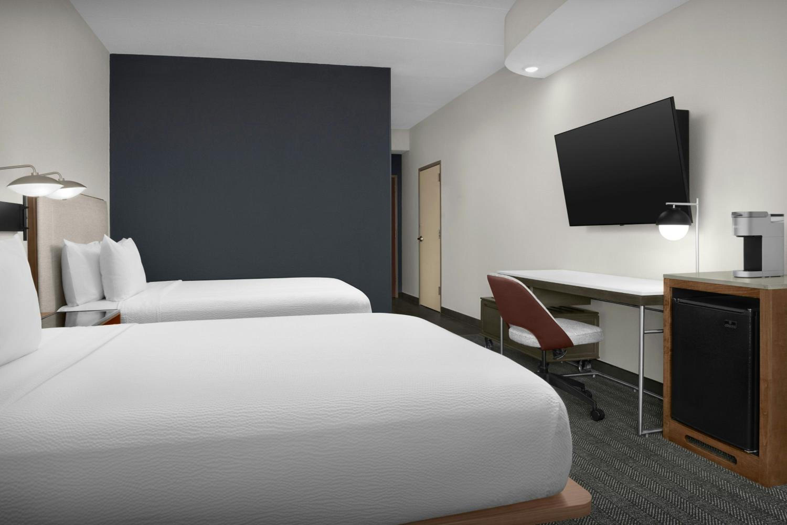 Queen Room with Two Queen Beds and Roll-in Shower - Mobility Accessible - Photo 2