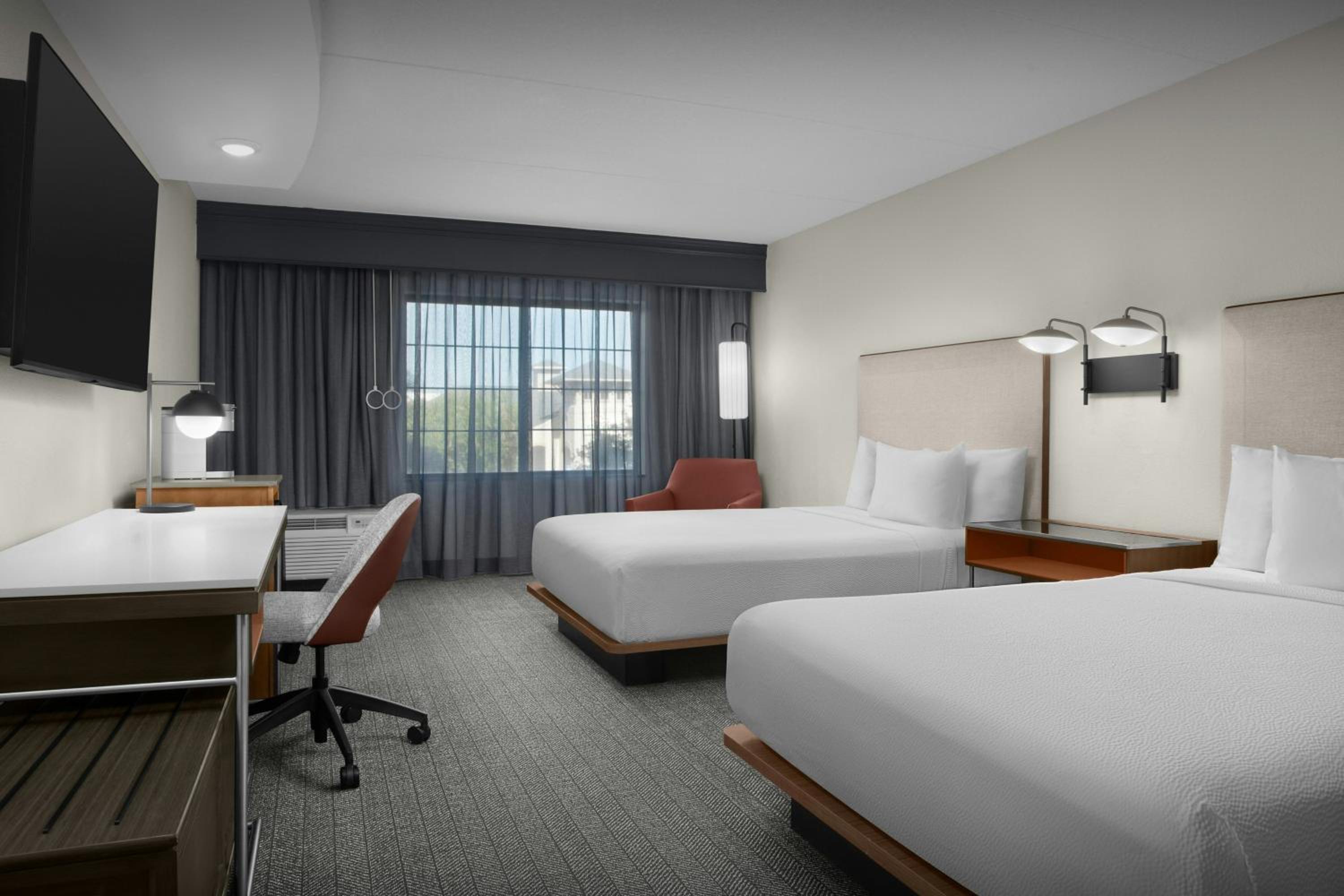 Queen Room with Two Queen Beds and Roll-in Shower - Mobility Accessible - Photo 4