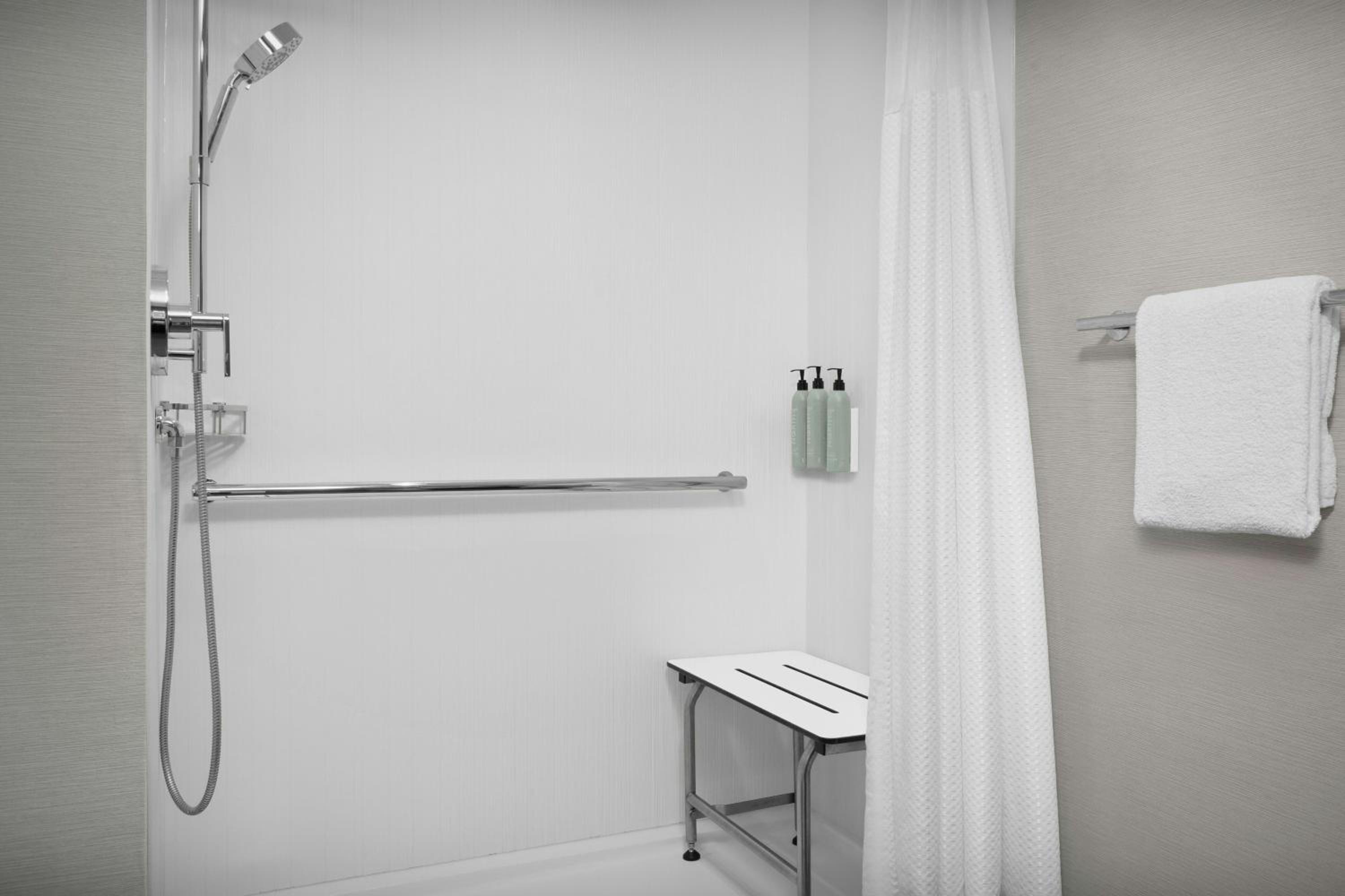Queen Room with Two Queen Beds and Roll-in Shower - Mobility Accessible - Photo 11