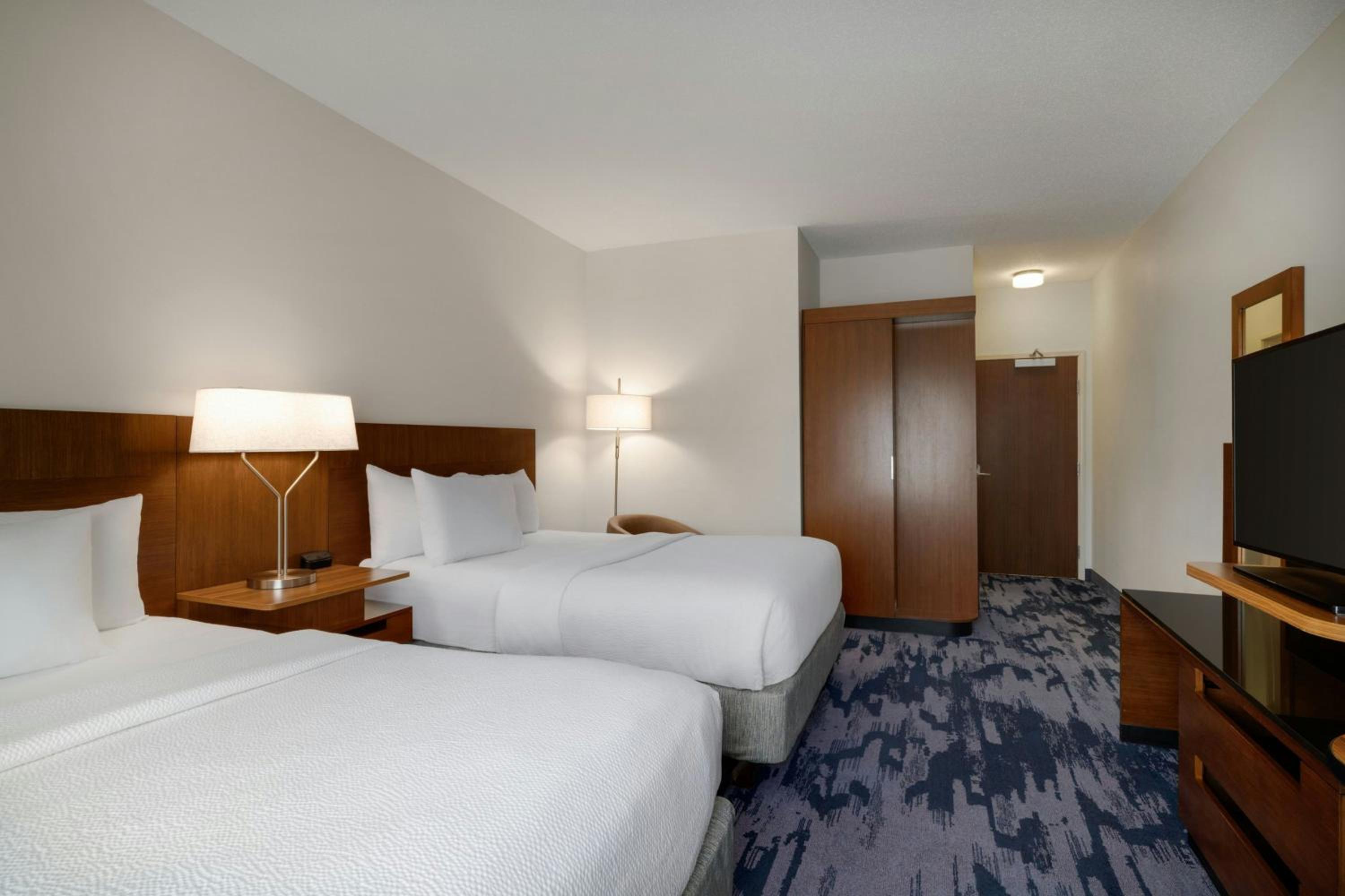 King Room with Adapted Tub - Mobility and Hearing Accessible photo 1