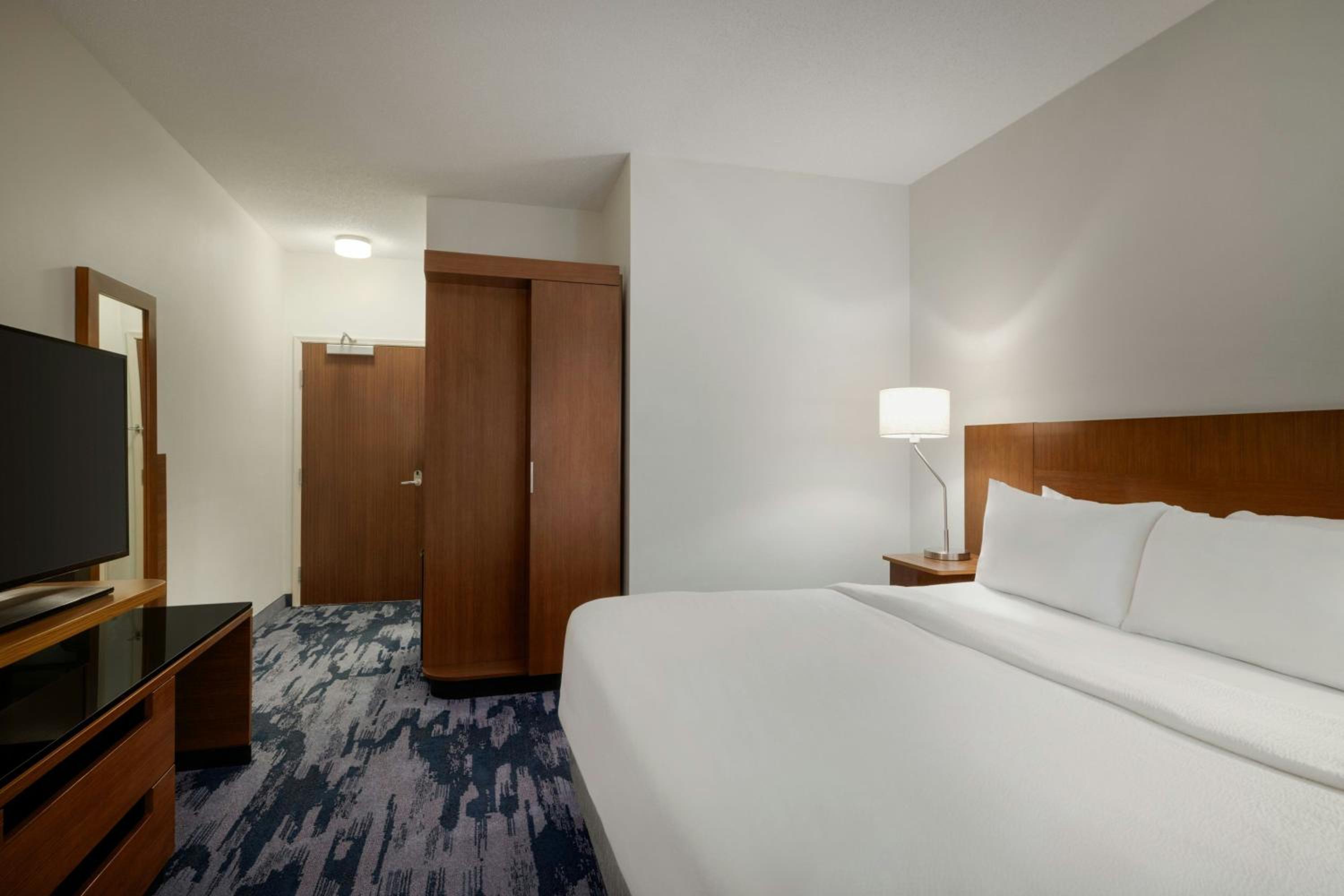 King Room with Roll-in Shower - Mobility and Hearing Accessible photo 2