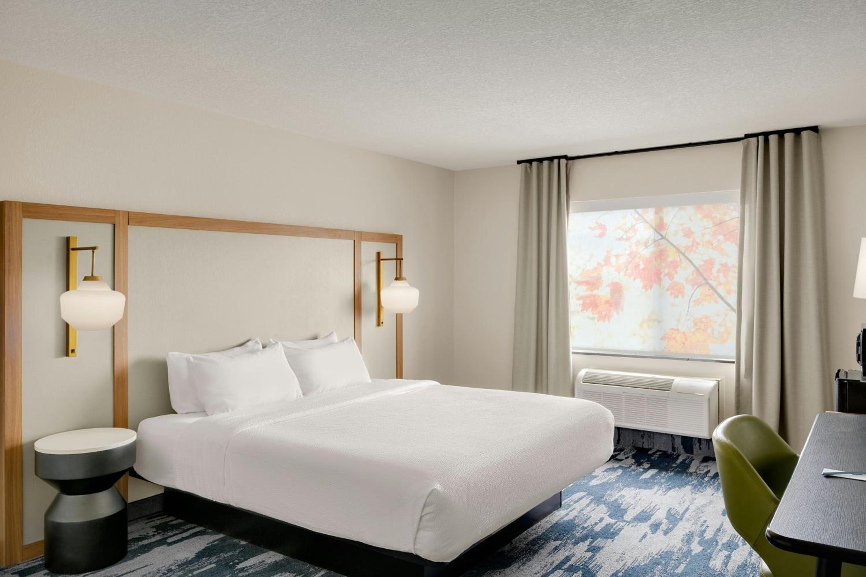 King Room with Roll-in Shower - Mobility and Hearing Accessible - Photo 1