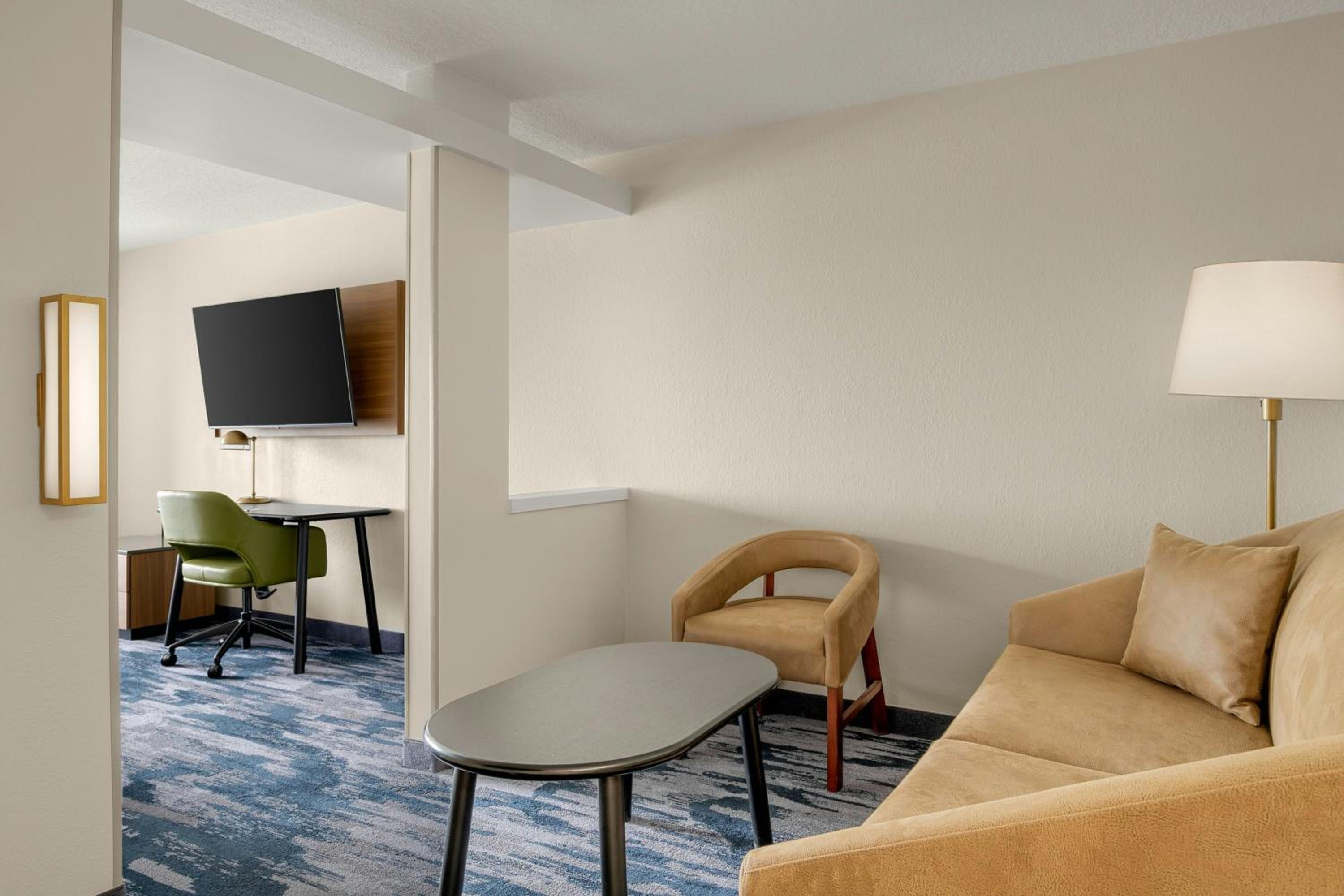 Queen Suite with Two Queen Beds and Sofa Bed - Photo 2