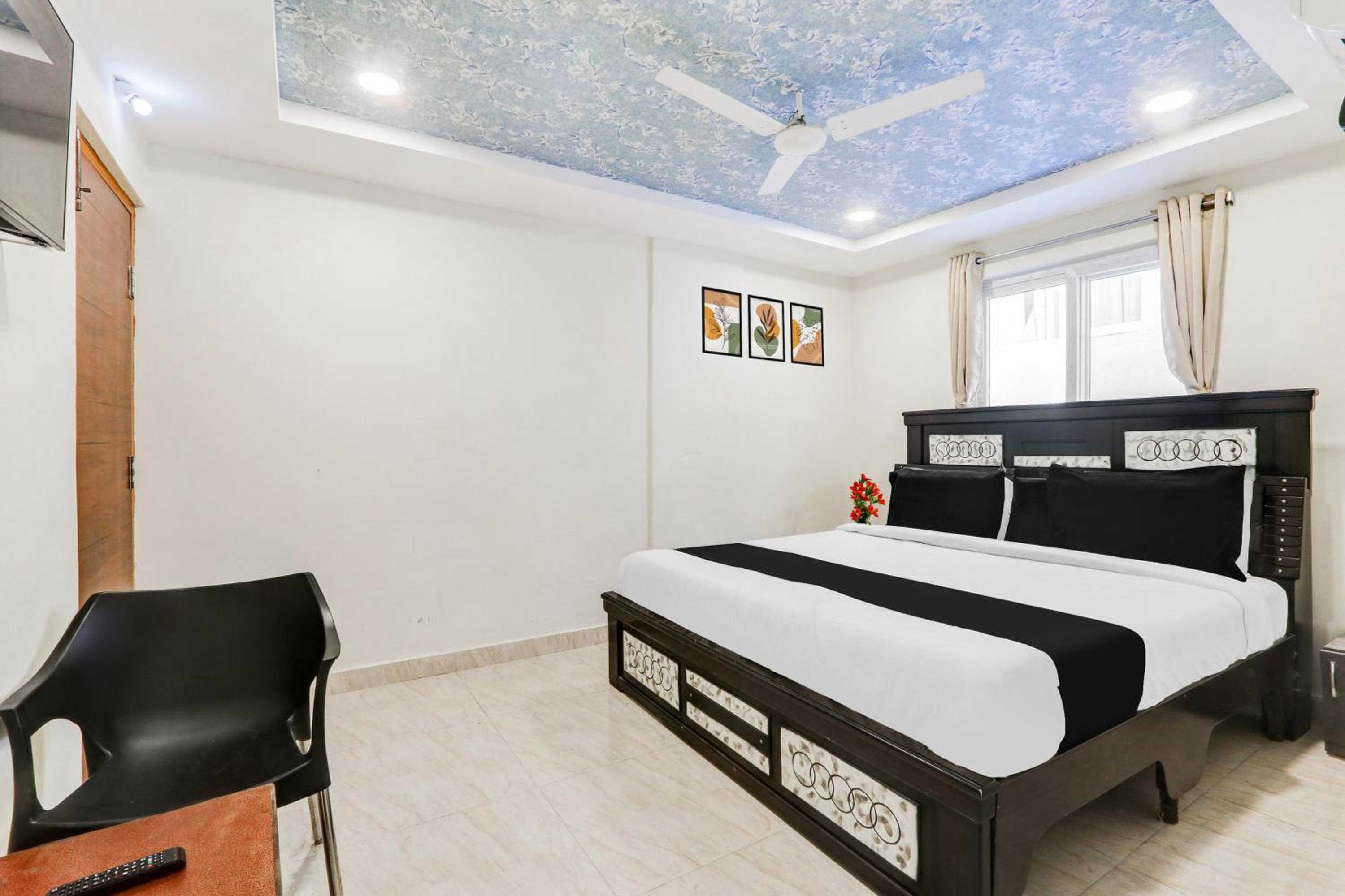 Triple Room with Bath photo 2